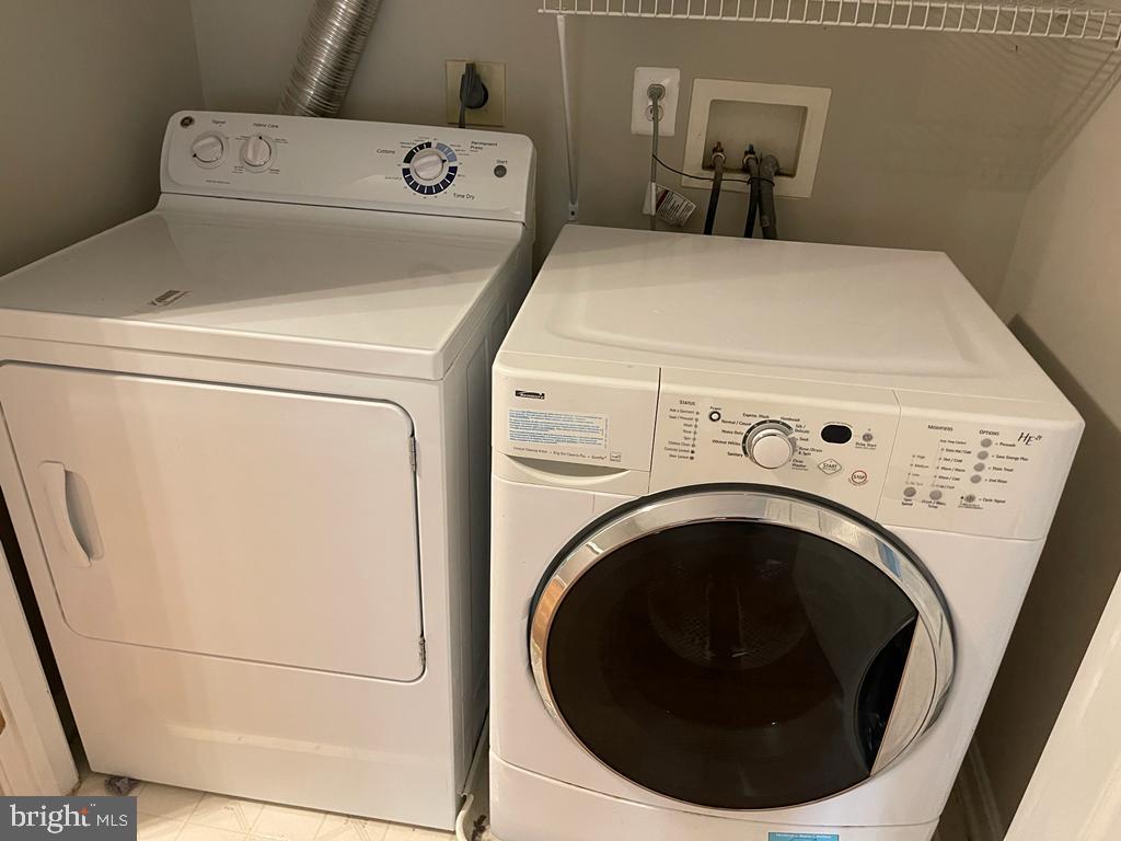 THE COURTS OF FOX MILL - Residential Lease