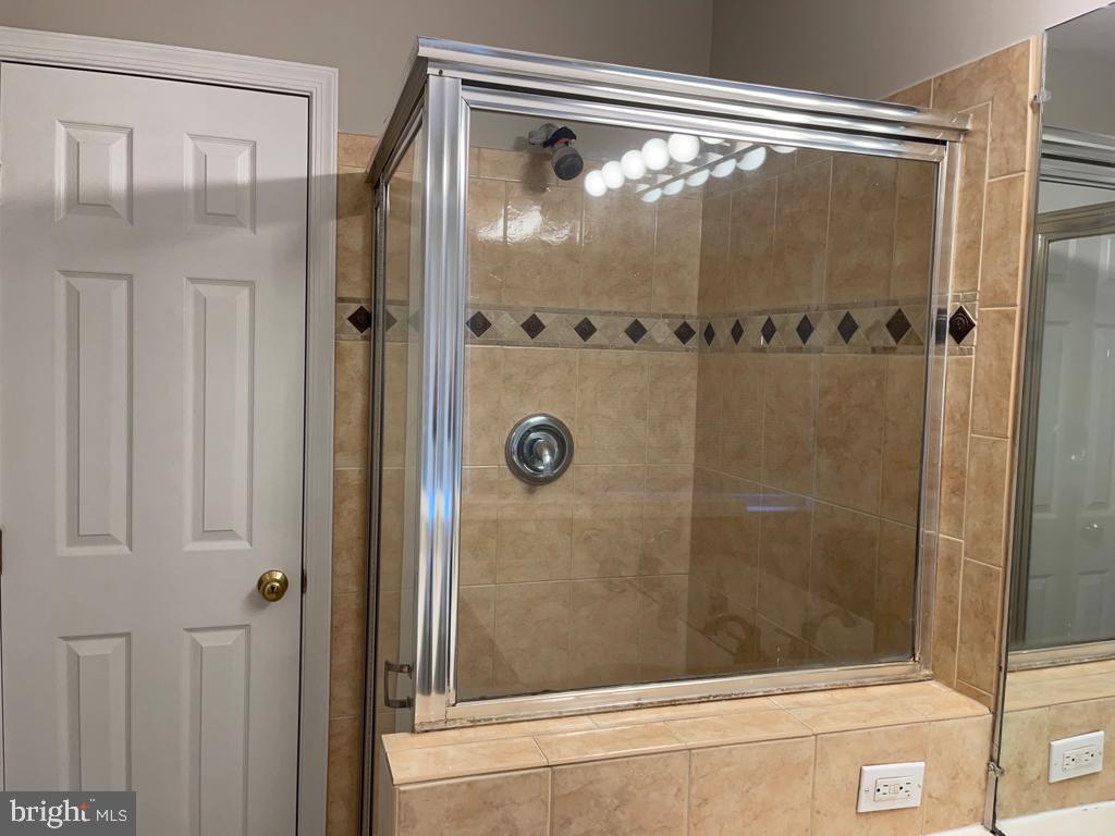 THE COURTS OF FOX MILL - Residential Lease