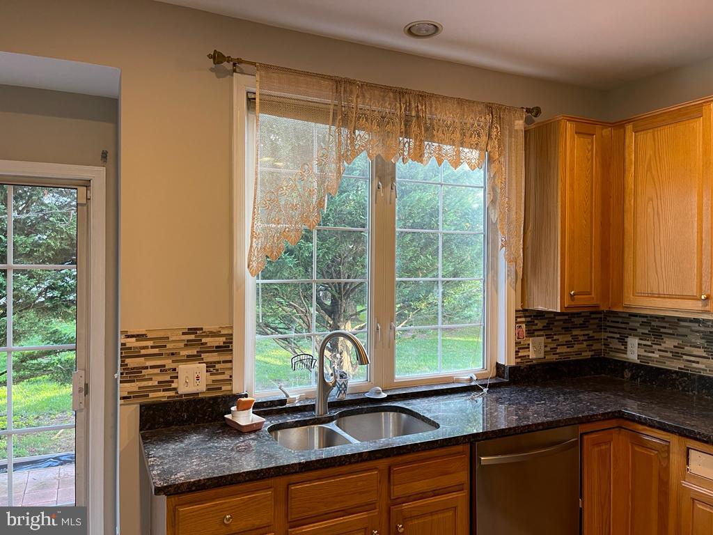 THE COURTS OF FOX MILL - Residential Lease