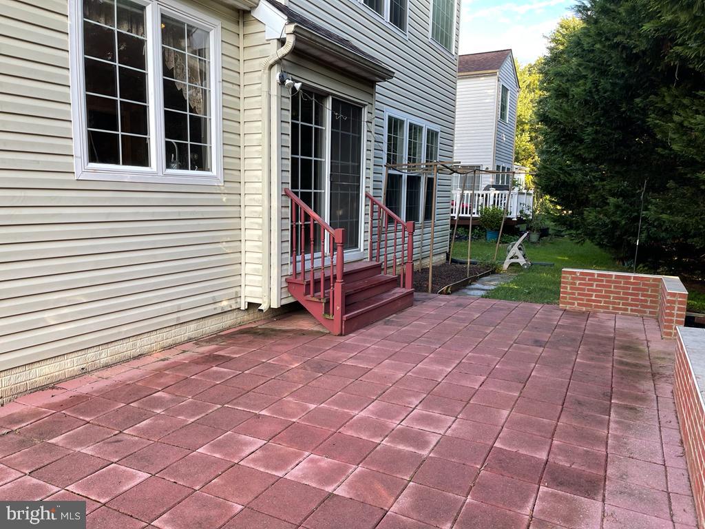 THE COURTS OF FOX MILL - Residential Lease