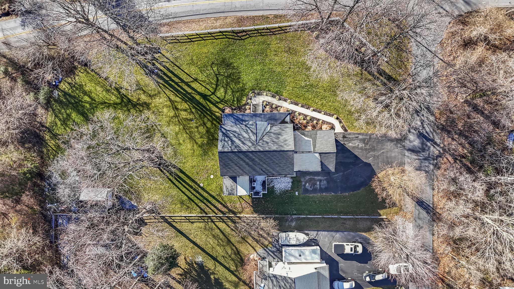 HOLLAND CLIFF SHORES - Residential