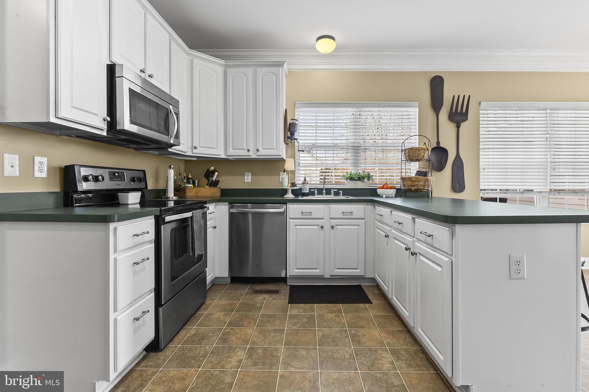 HOLLAND CLIFF SHORES - Residential