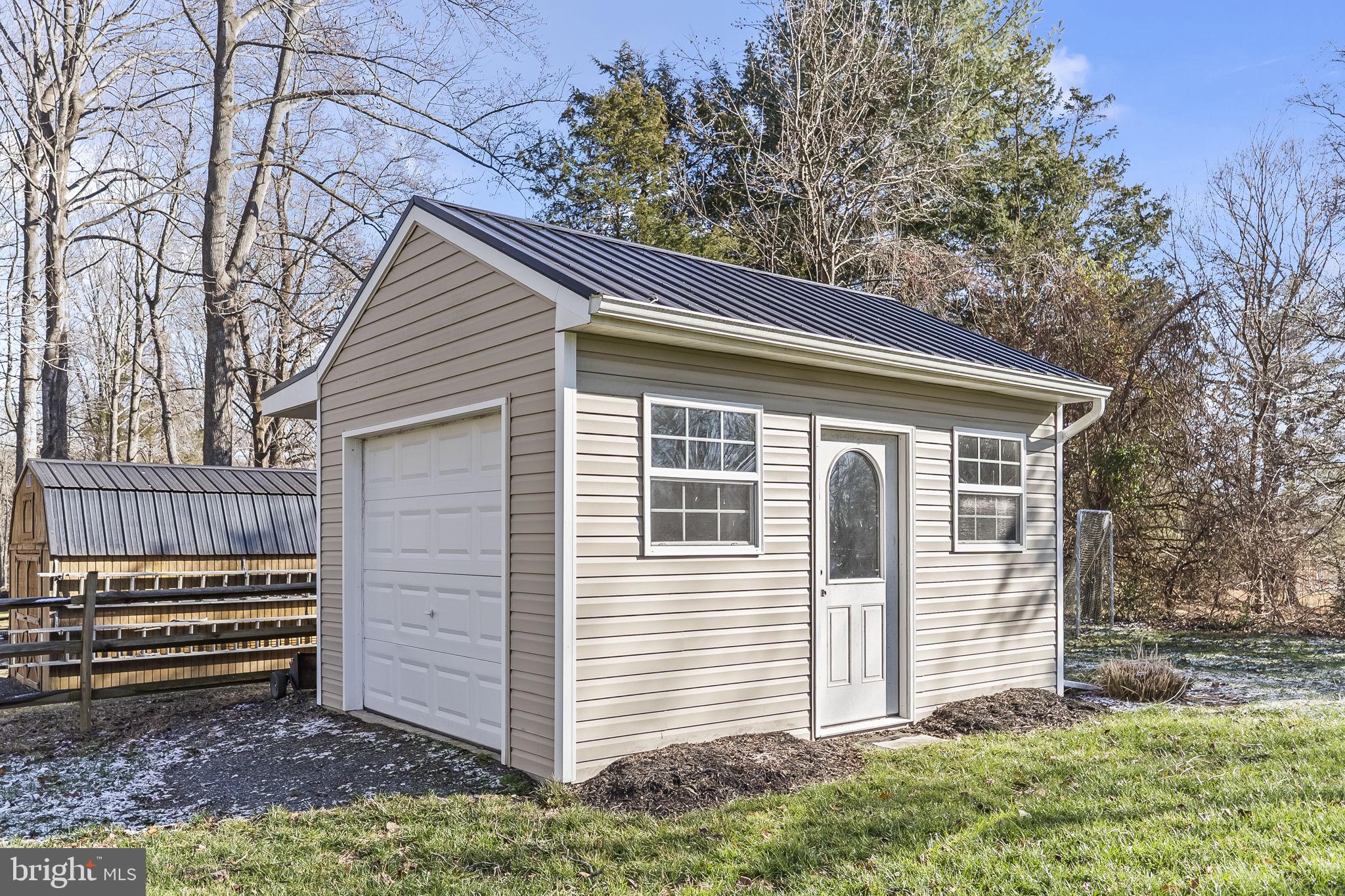 HOLLAND CLIFF SHORES - Residential