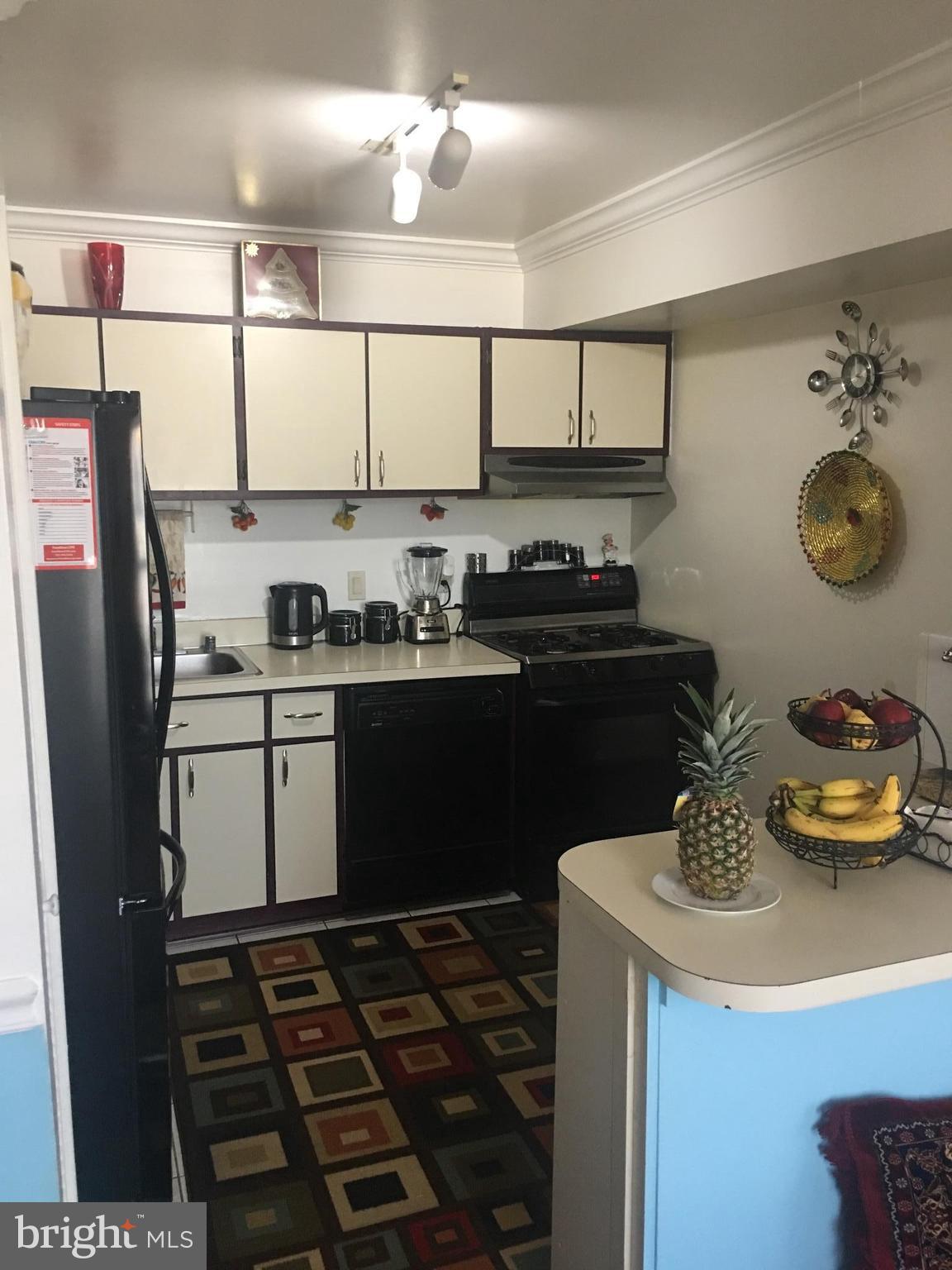 CANTERBURY SQUARE - Residential Lease