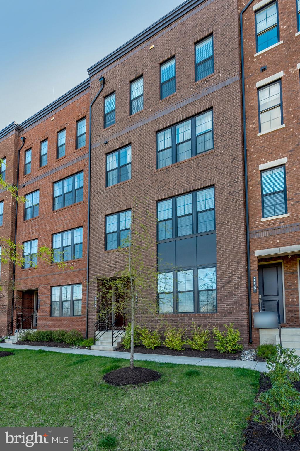 METRO WALK AT MOOREFIELD STATION - Residential