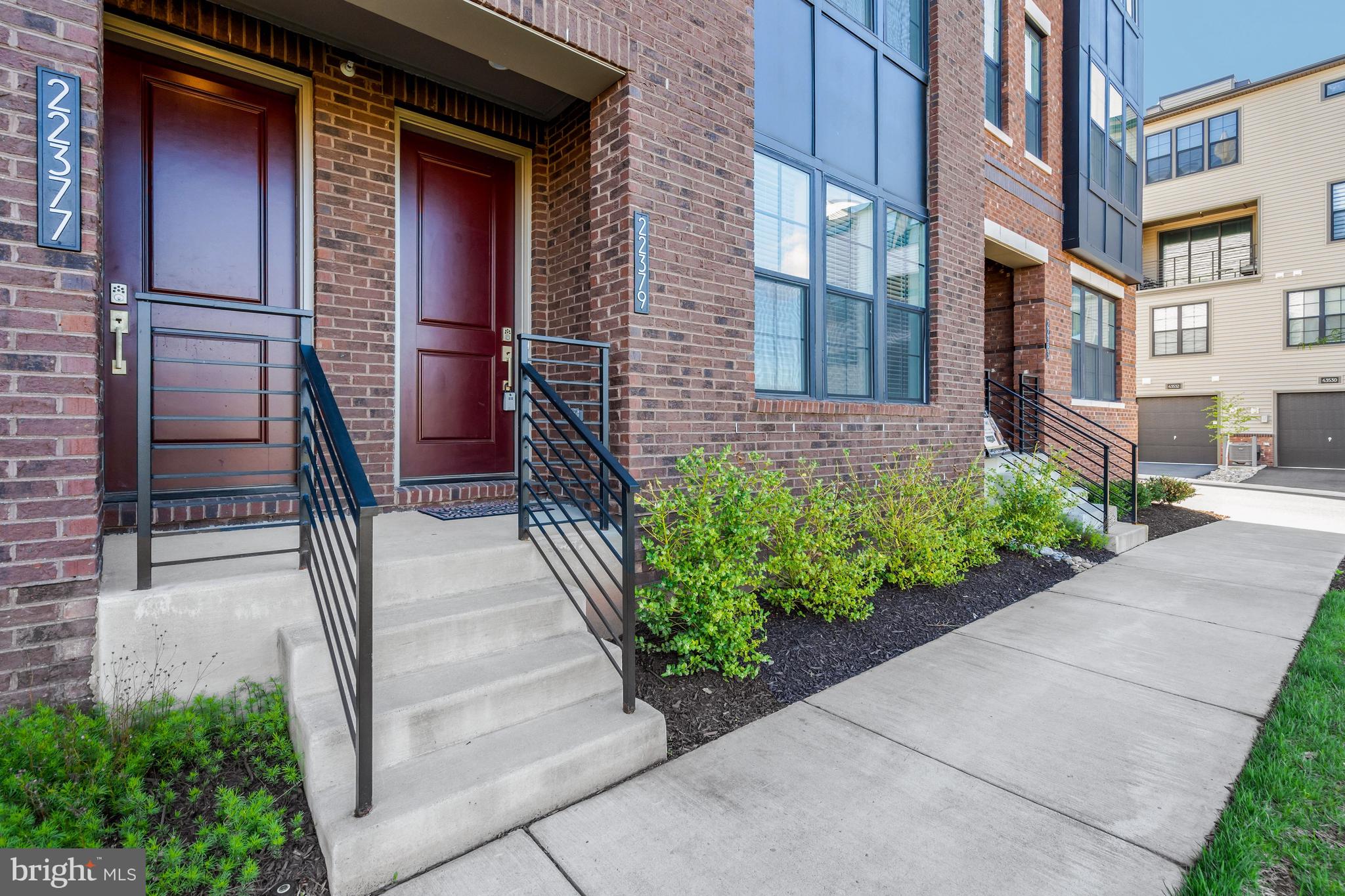 METRO WALK AT MOOREFIELD STATION - Residential