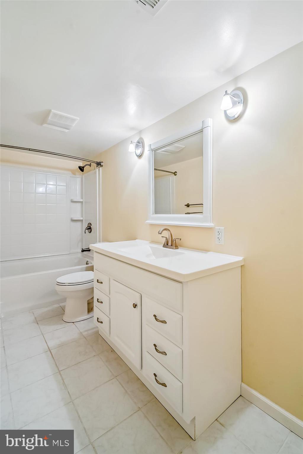 LAKE RIDGE - Residential Lease