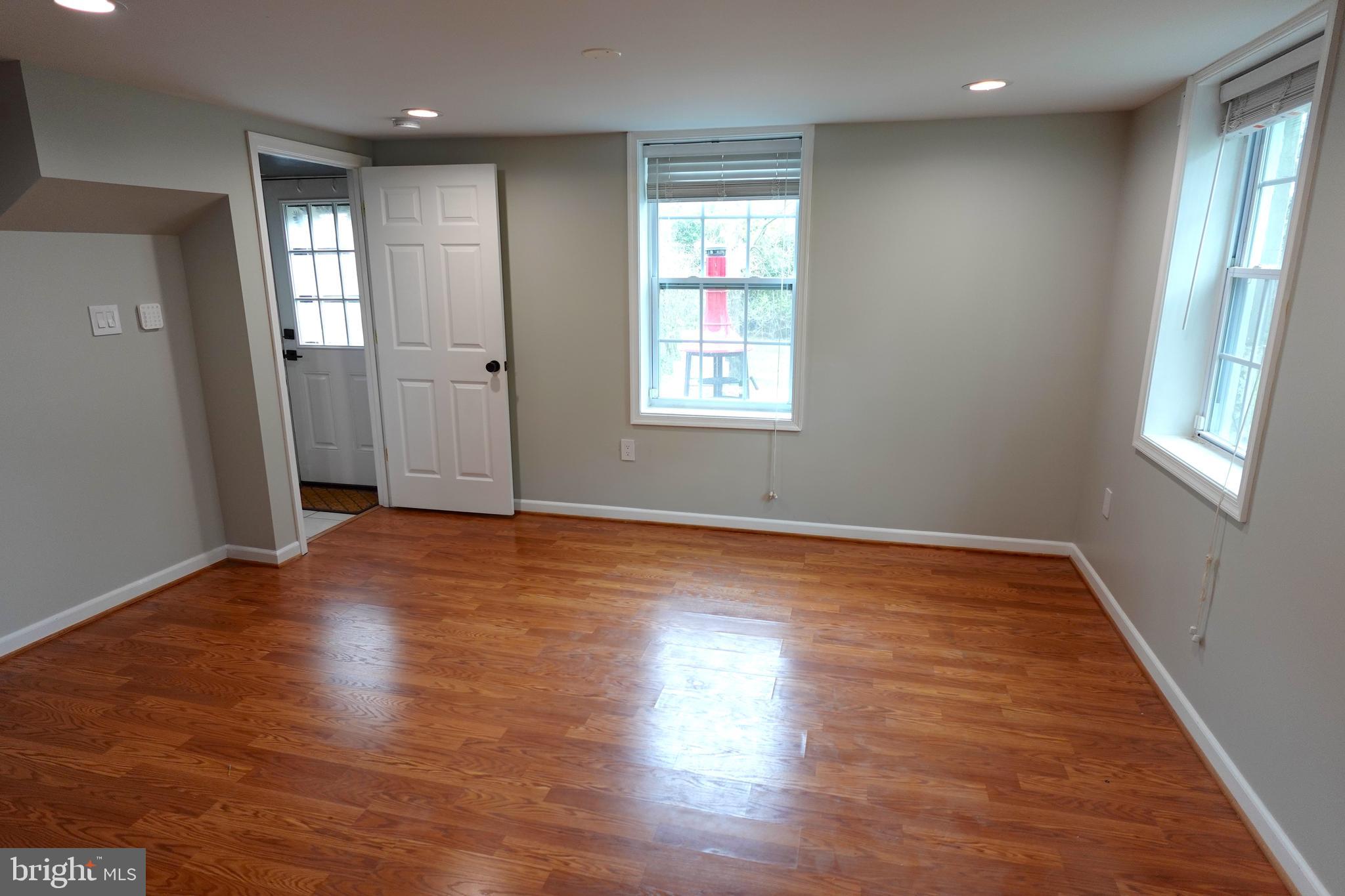 SILVER ROCK PARK - Residential Lease