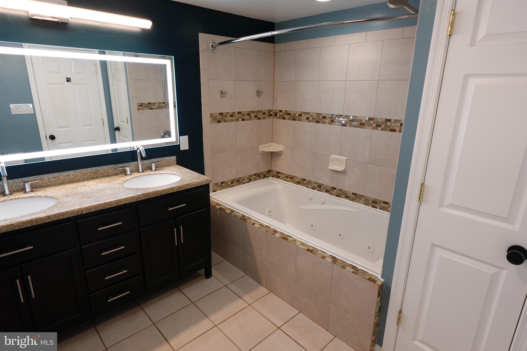 SILVER ROCK PARK - Residential Lease