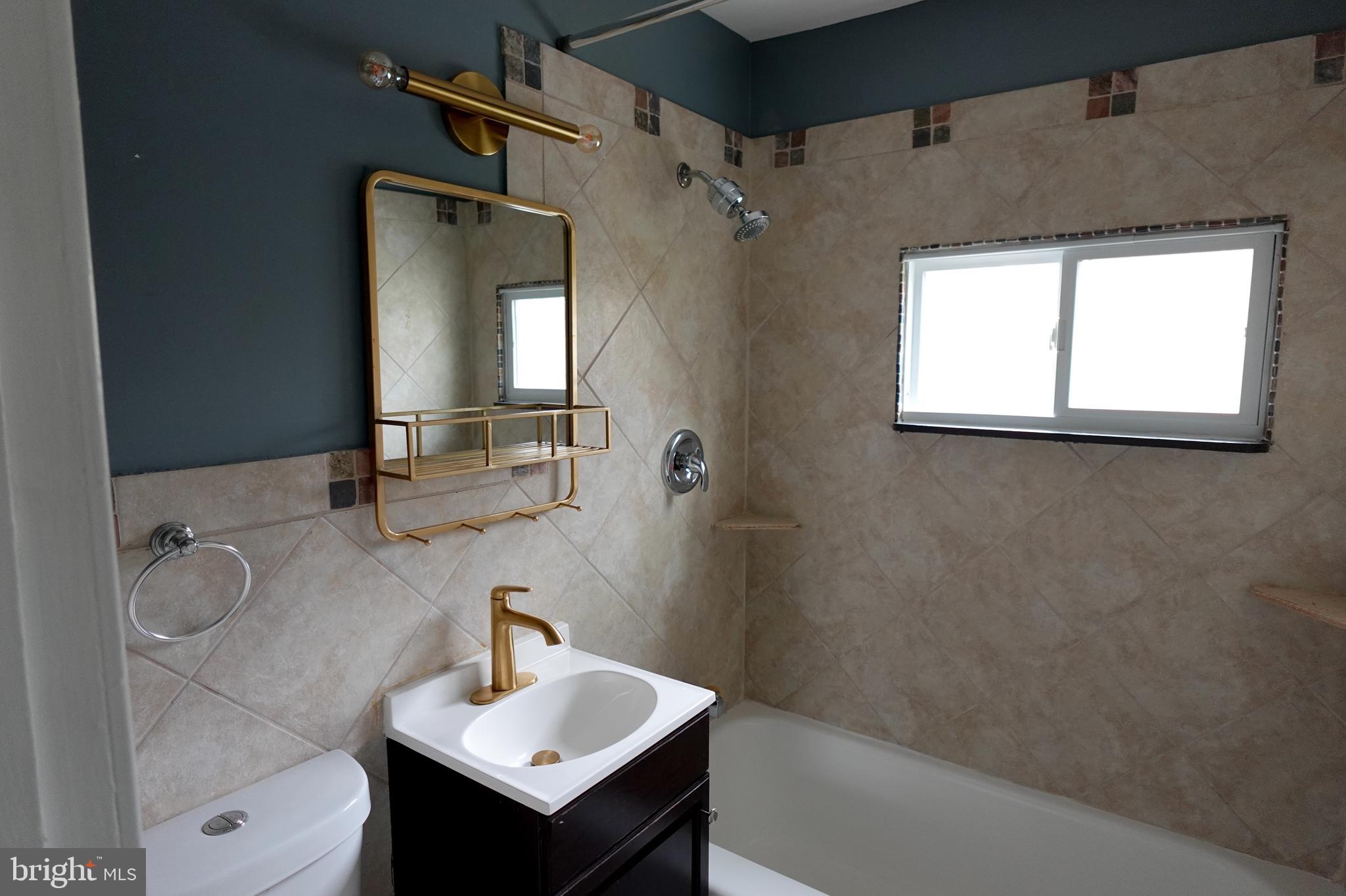 SILVER ROCK PARK - Residential Lease