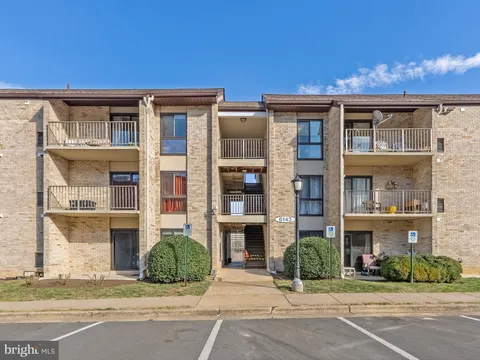 6143 Edsall Road Unit D, Alexandria, VA MLS: VAAX2042412