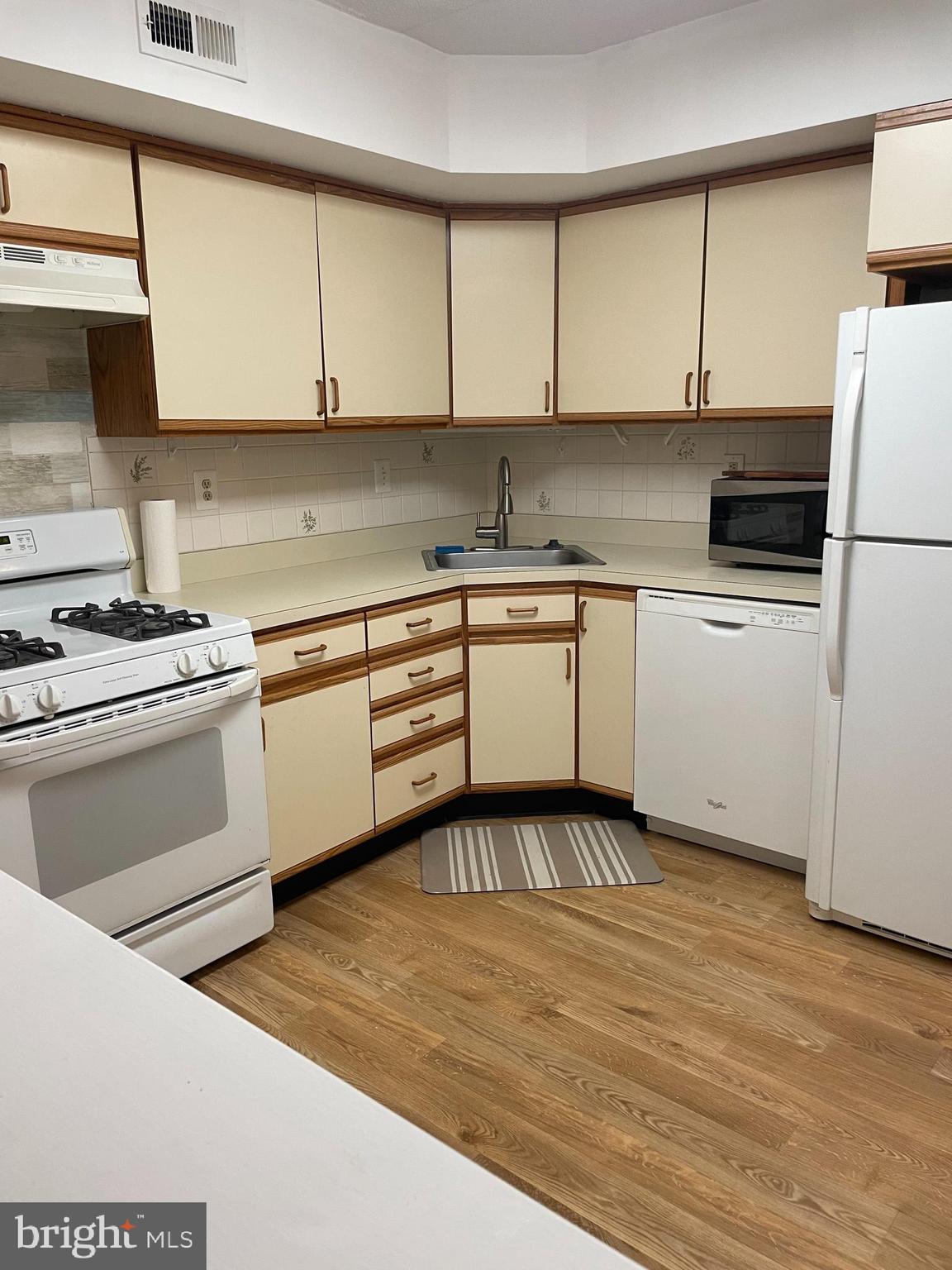 NEWTOWN GATE - Residential Lease