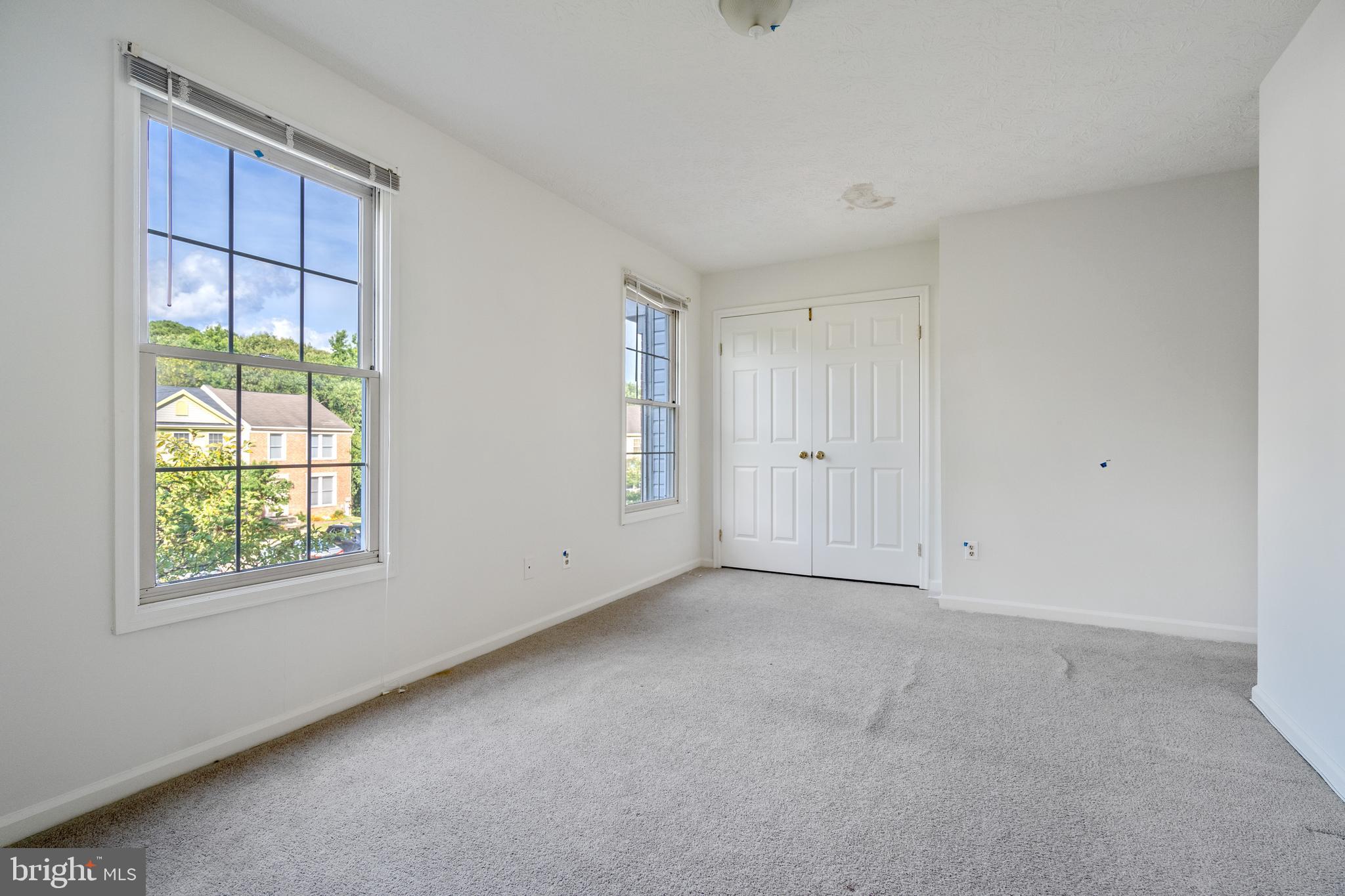 SEVEN OAKS - Residential