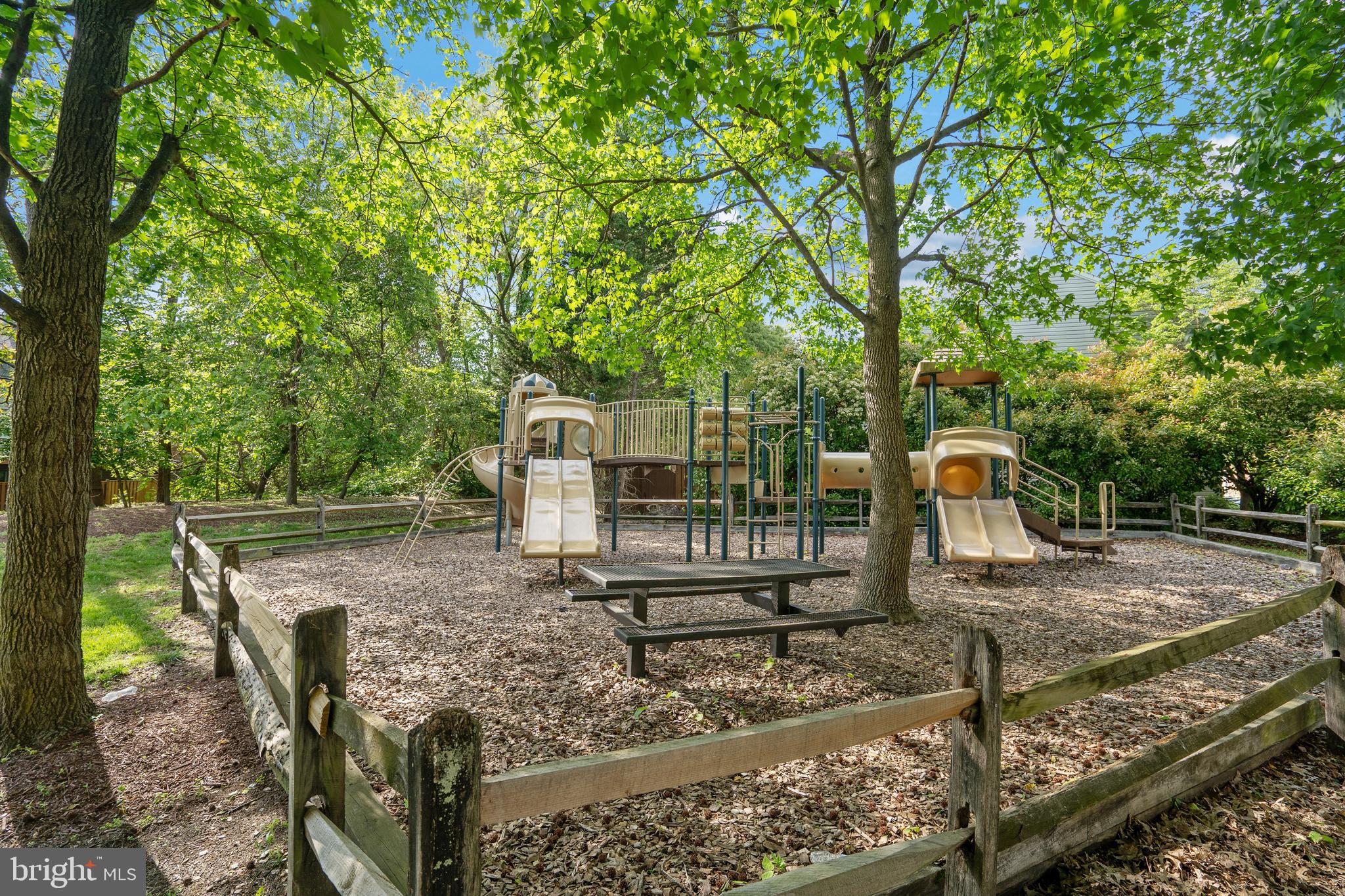 SEVEN OAKS - Residential