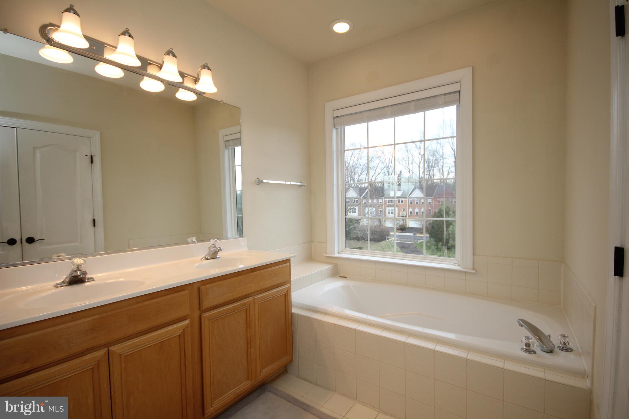 CARRIAGE LAWN - Residential