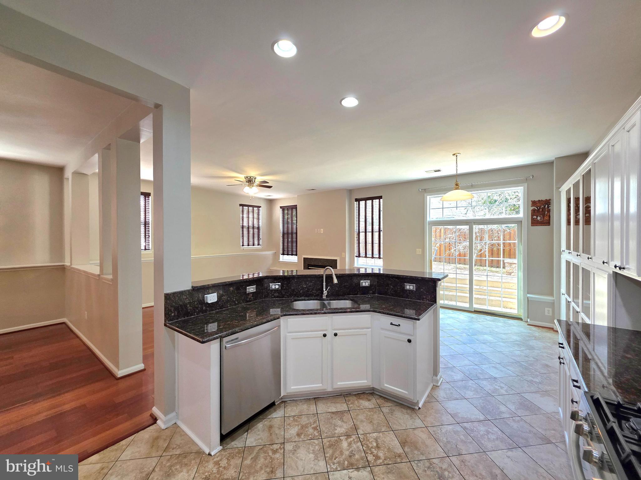 VILLAGE AT LORTON VALLEY - Residential Lease