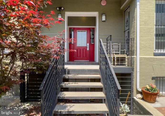 207 R STREET NW 4