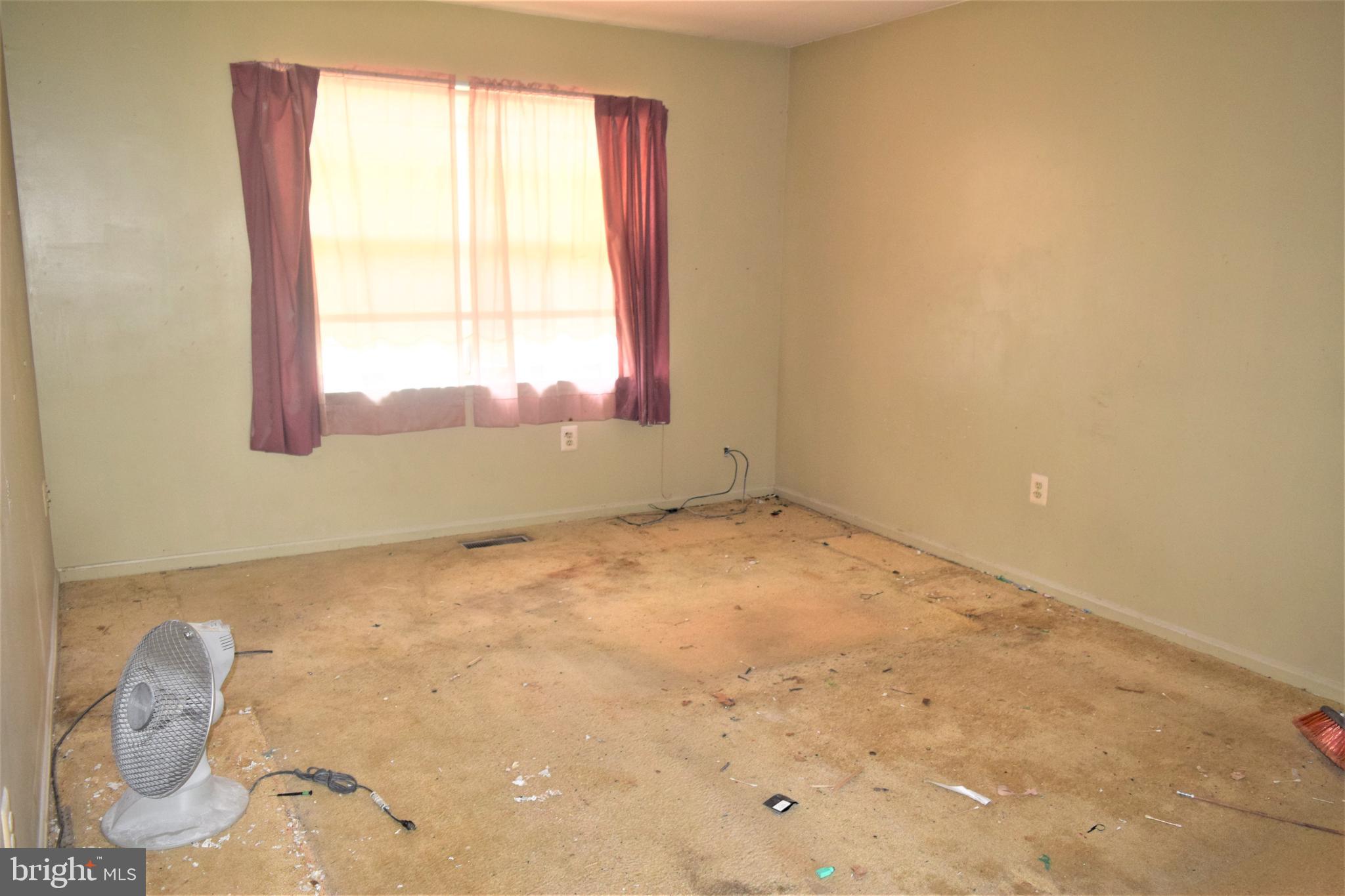 LARGO KNOLLS - Residential