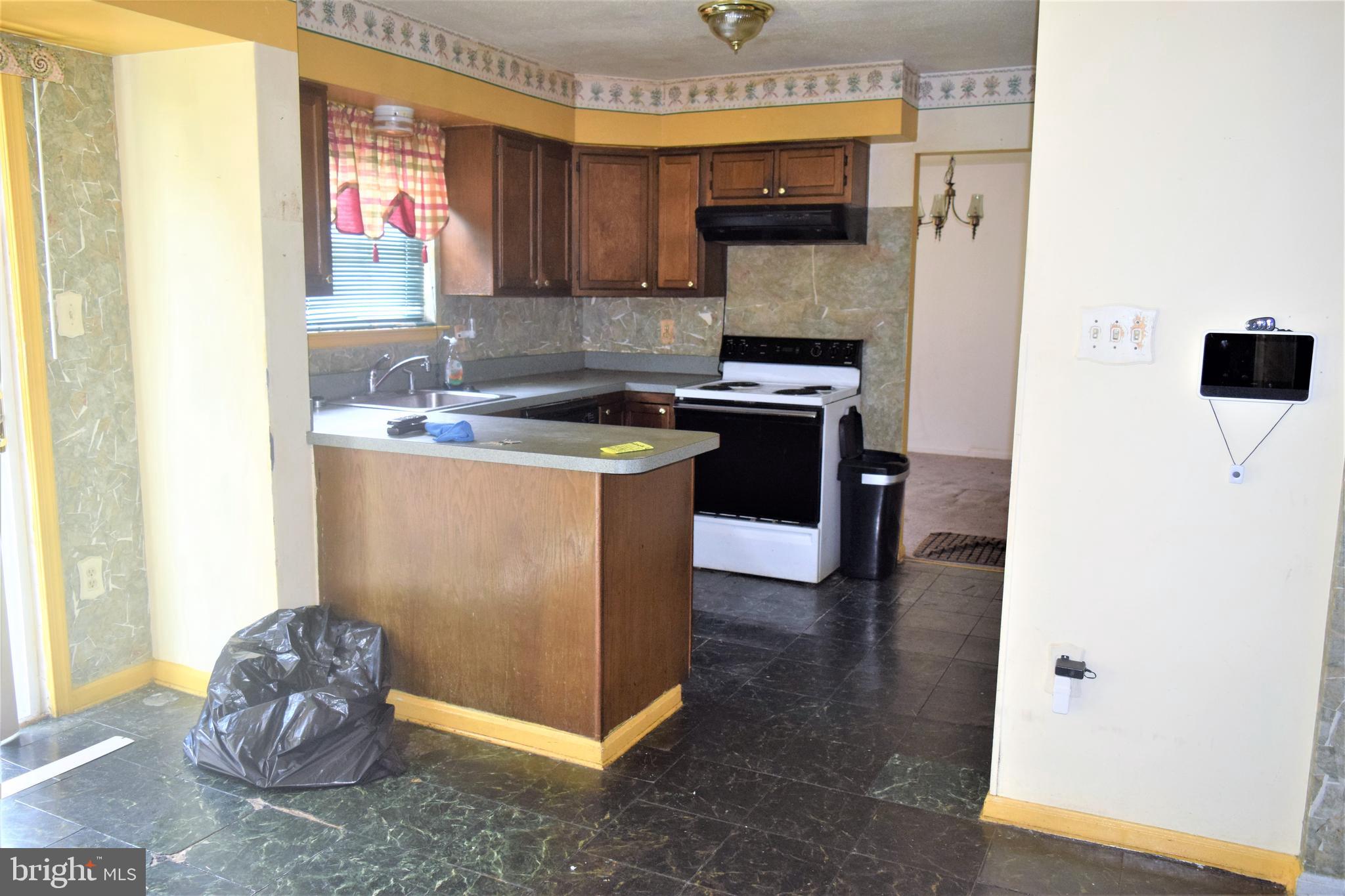 LARGO KNOLLS - Residential