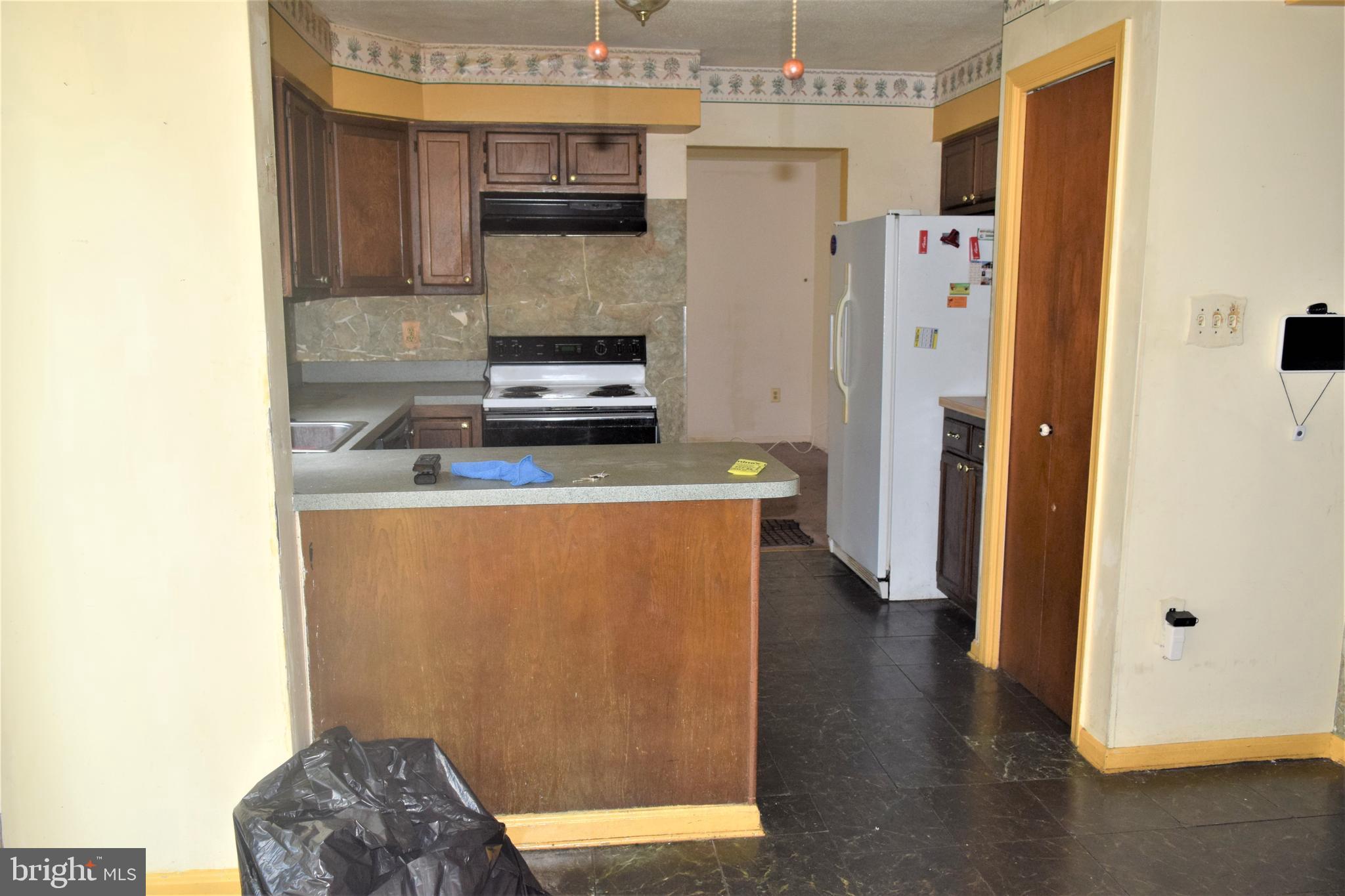 LARGO KNOLLS - Residential