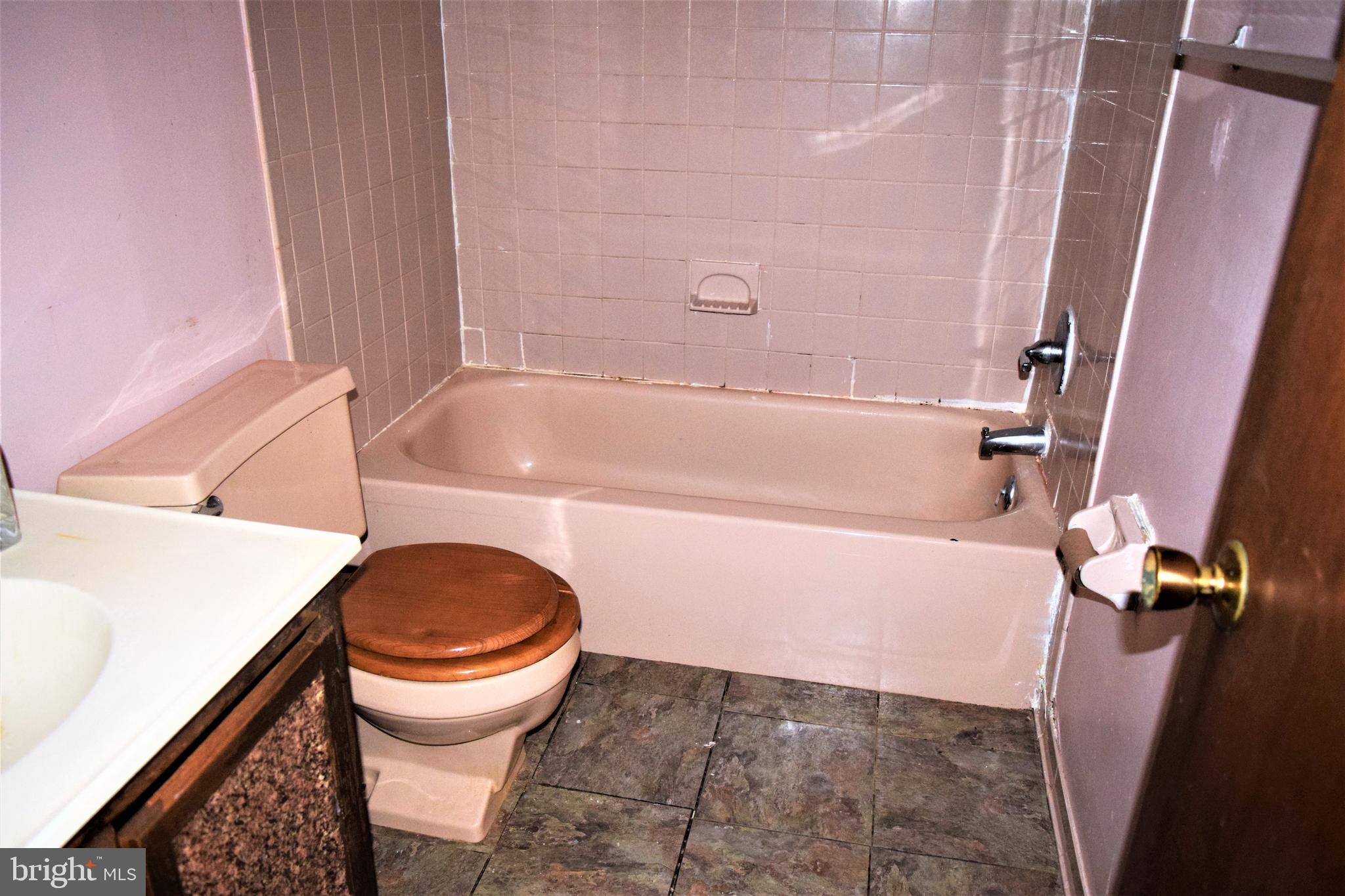 LARGO KNOLLS - Residential