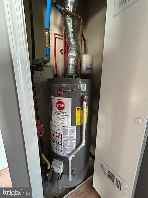 GREEN LAWN PARK - Residential Lease