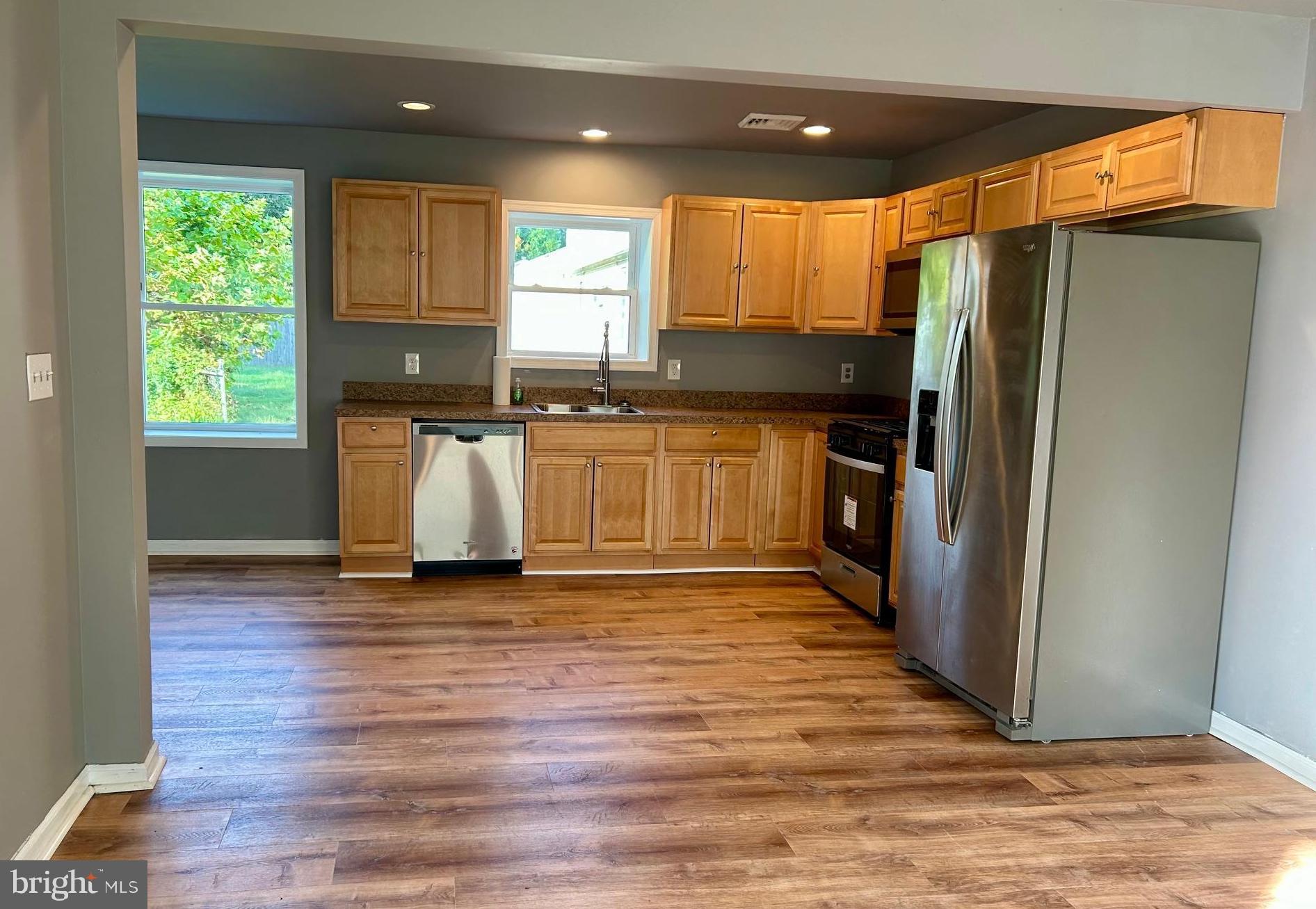 GREEN LAWN PARK - Residential Lease