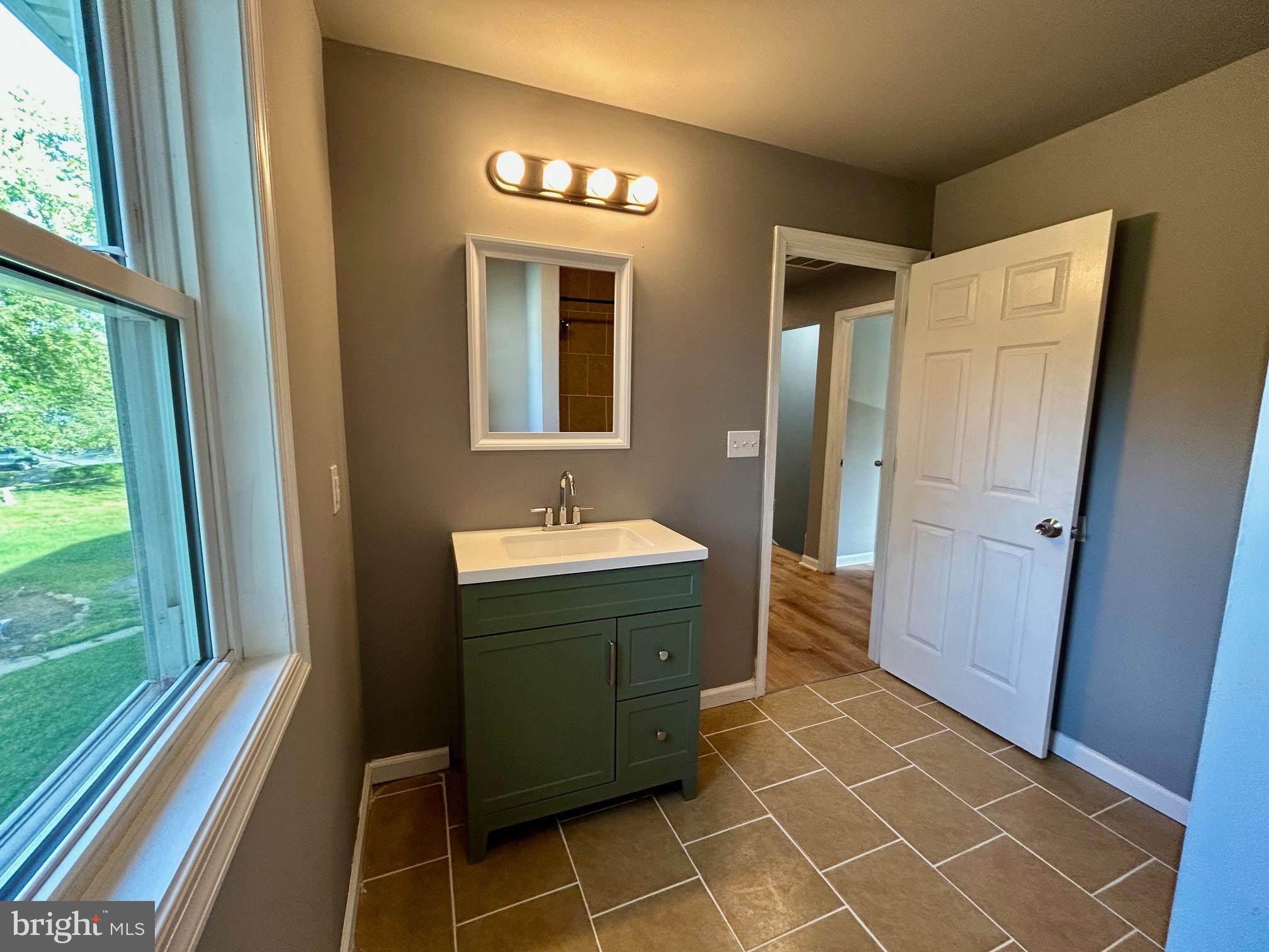 GREEN LAWN PARK - Residential Lease