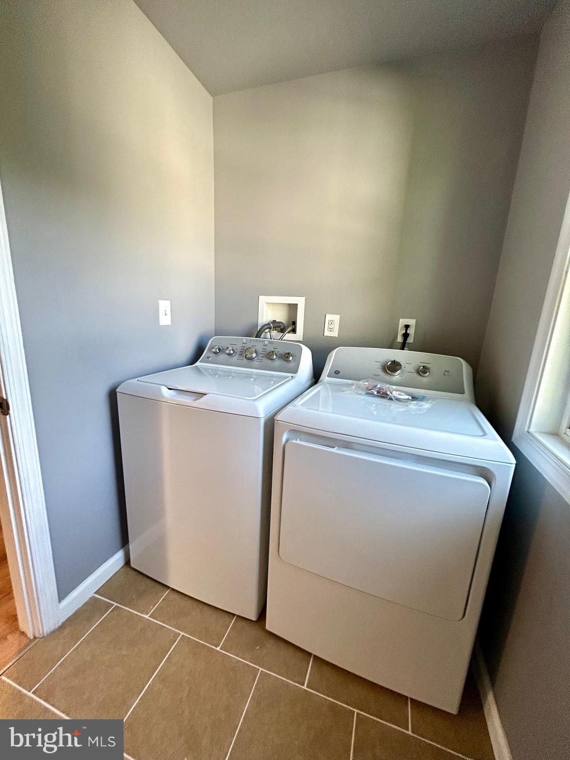 GREEN LAWN PARK - Residential Lease