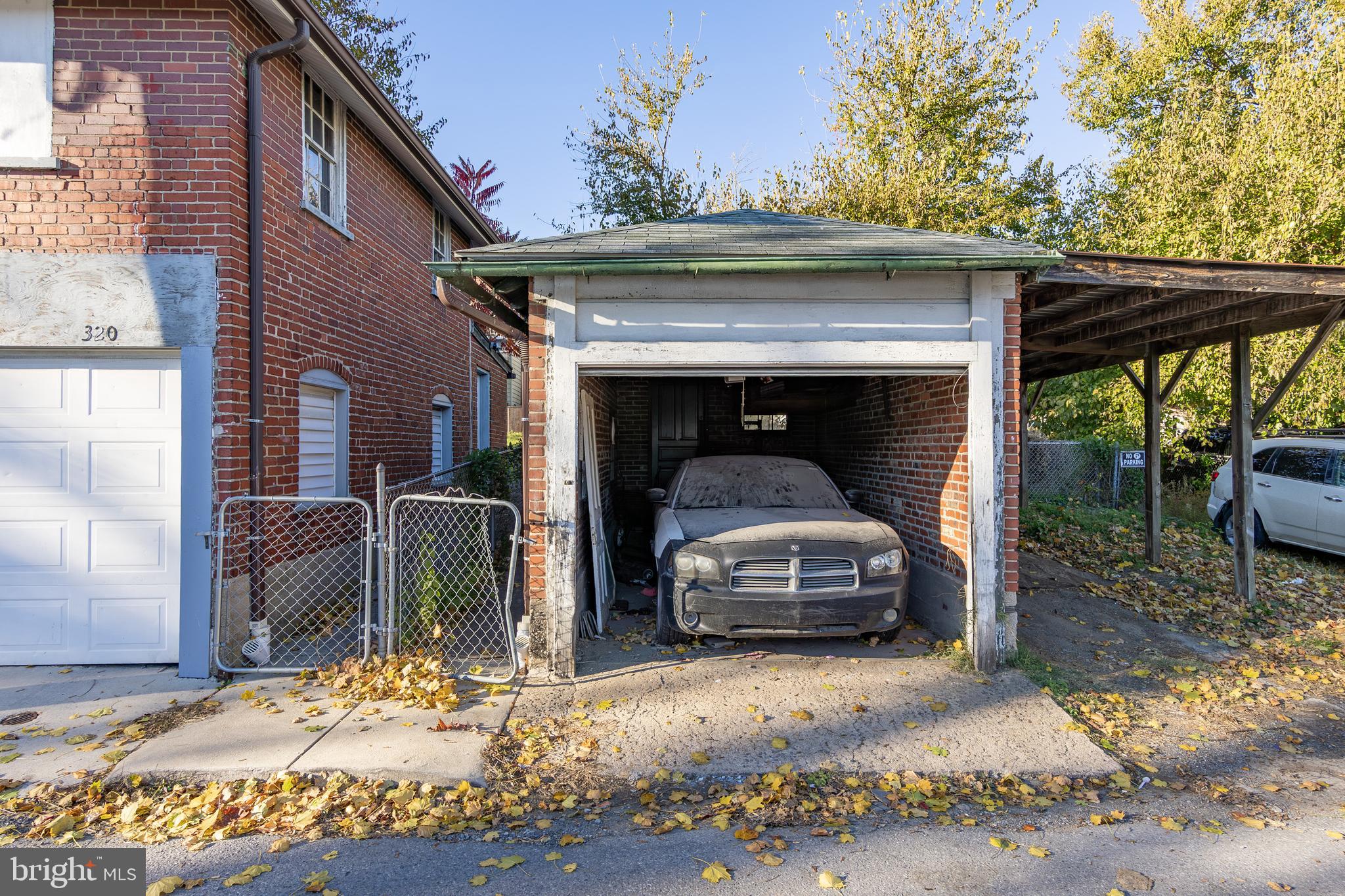 318 W LINCOLN HIGHWAY