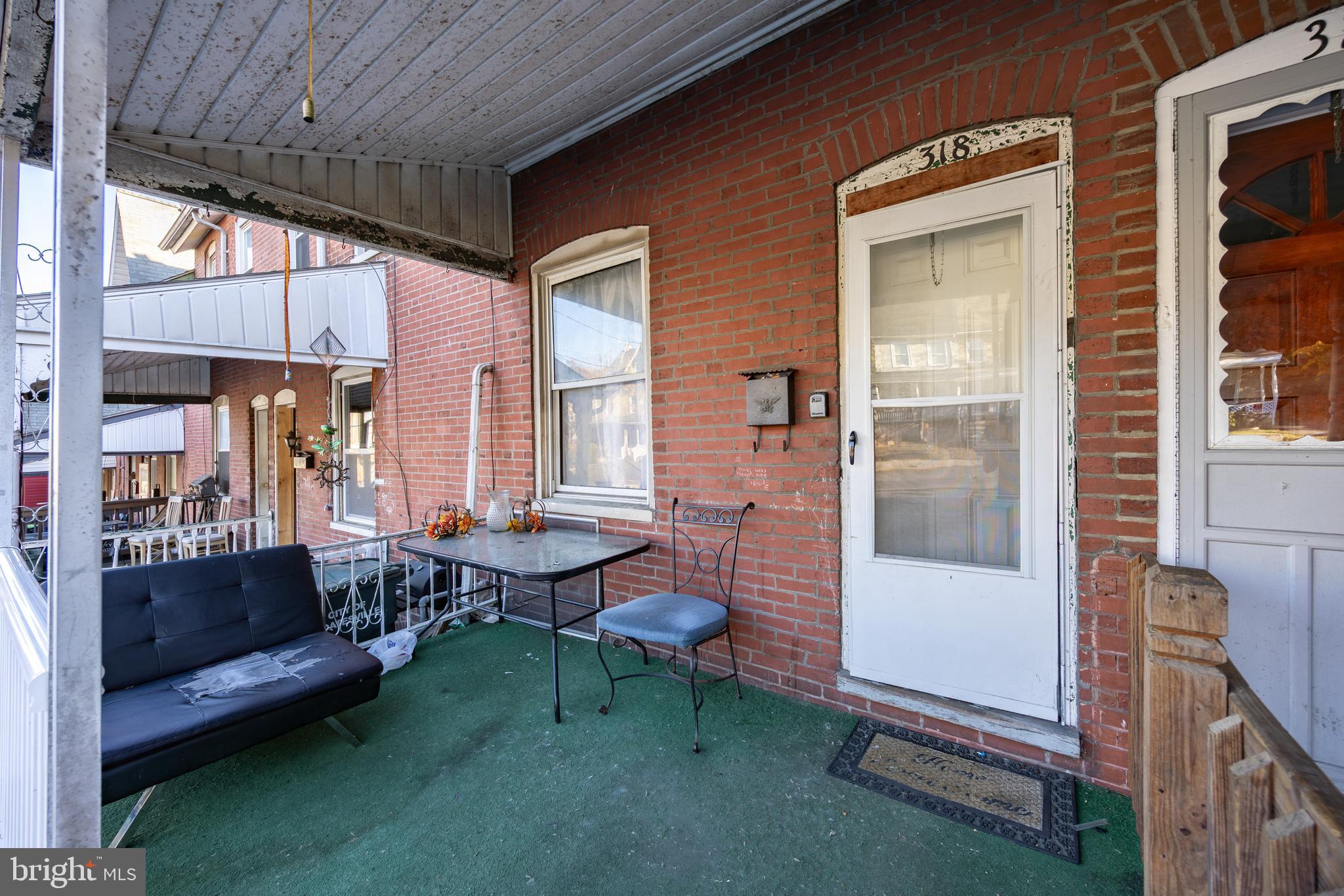 318 W LINCOLN HIGHWAY