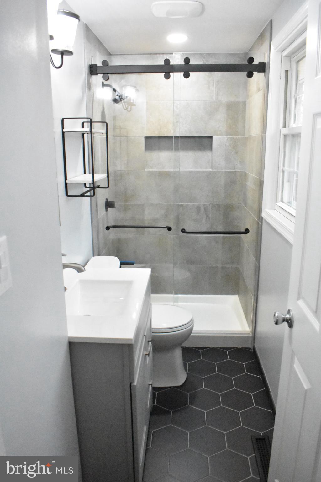 DEVONNE WOODS - Residential Lease