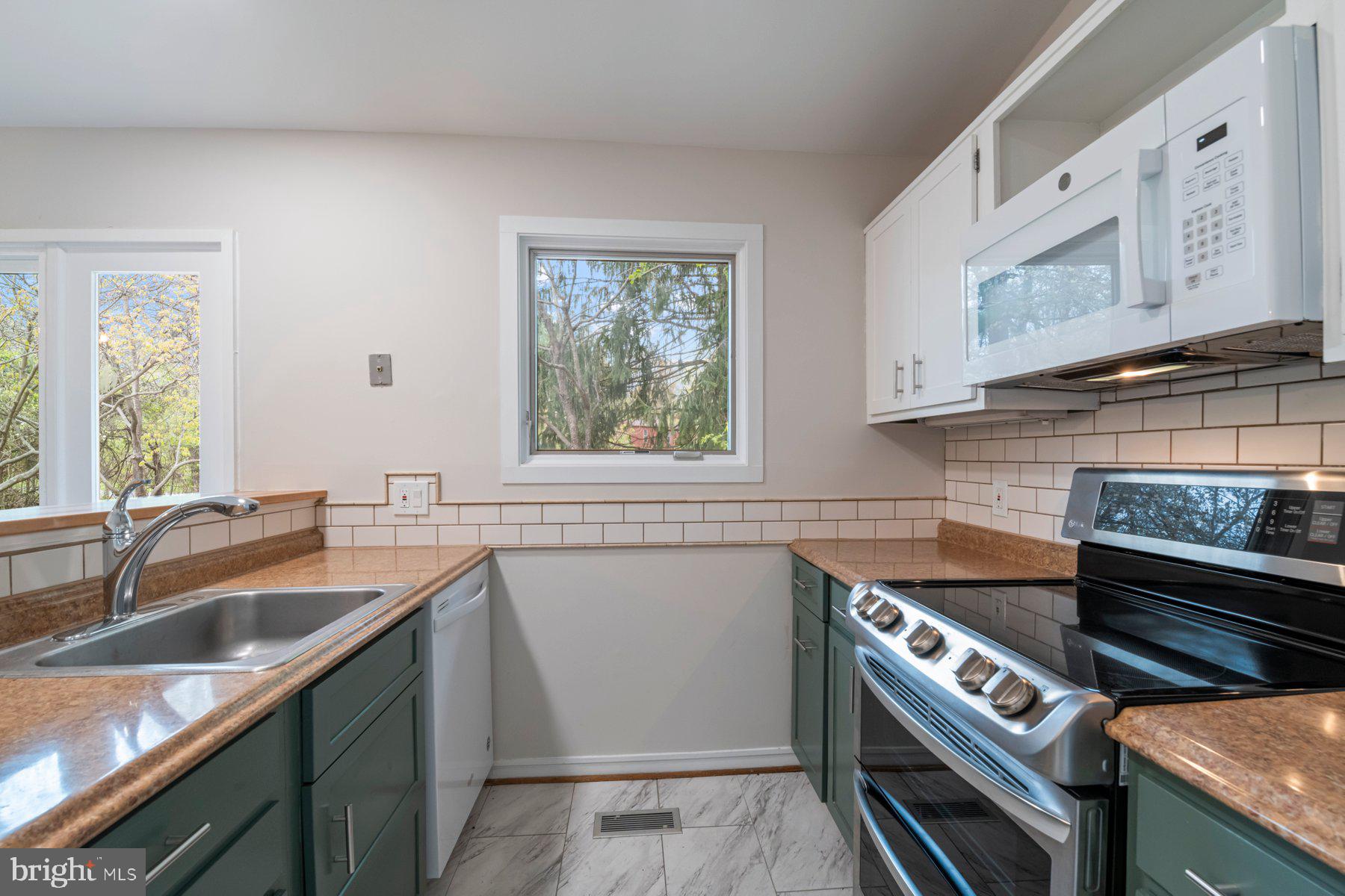 HICKORY RIDGE - Residential Lease