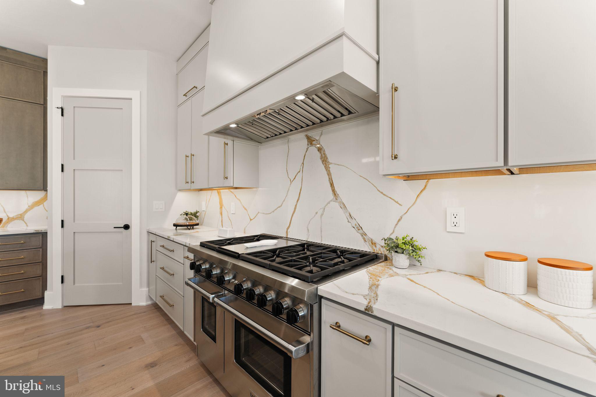 VIENNA WOODS - Residential