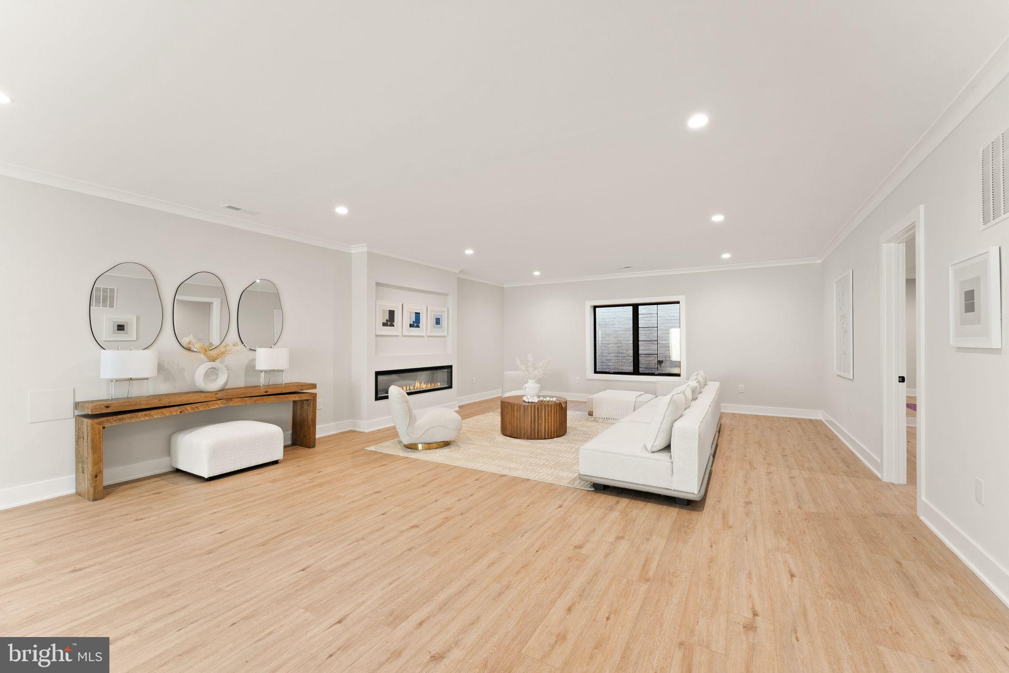 VIENNA WOODS - Residential