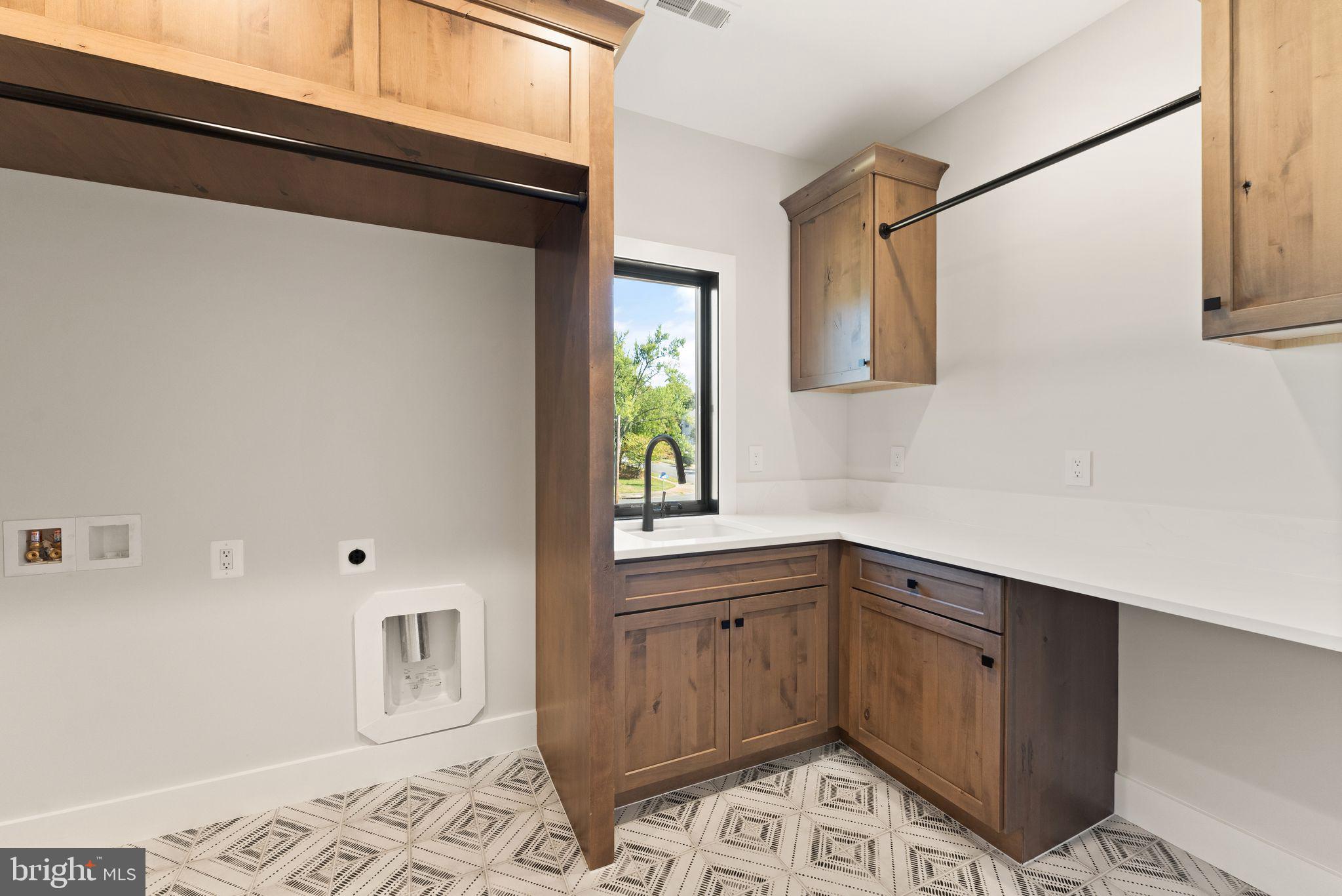 VIENNA WOODS - Residential