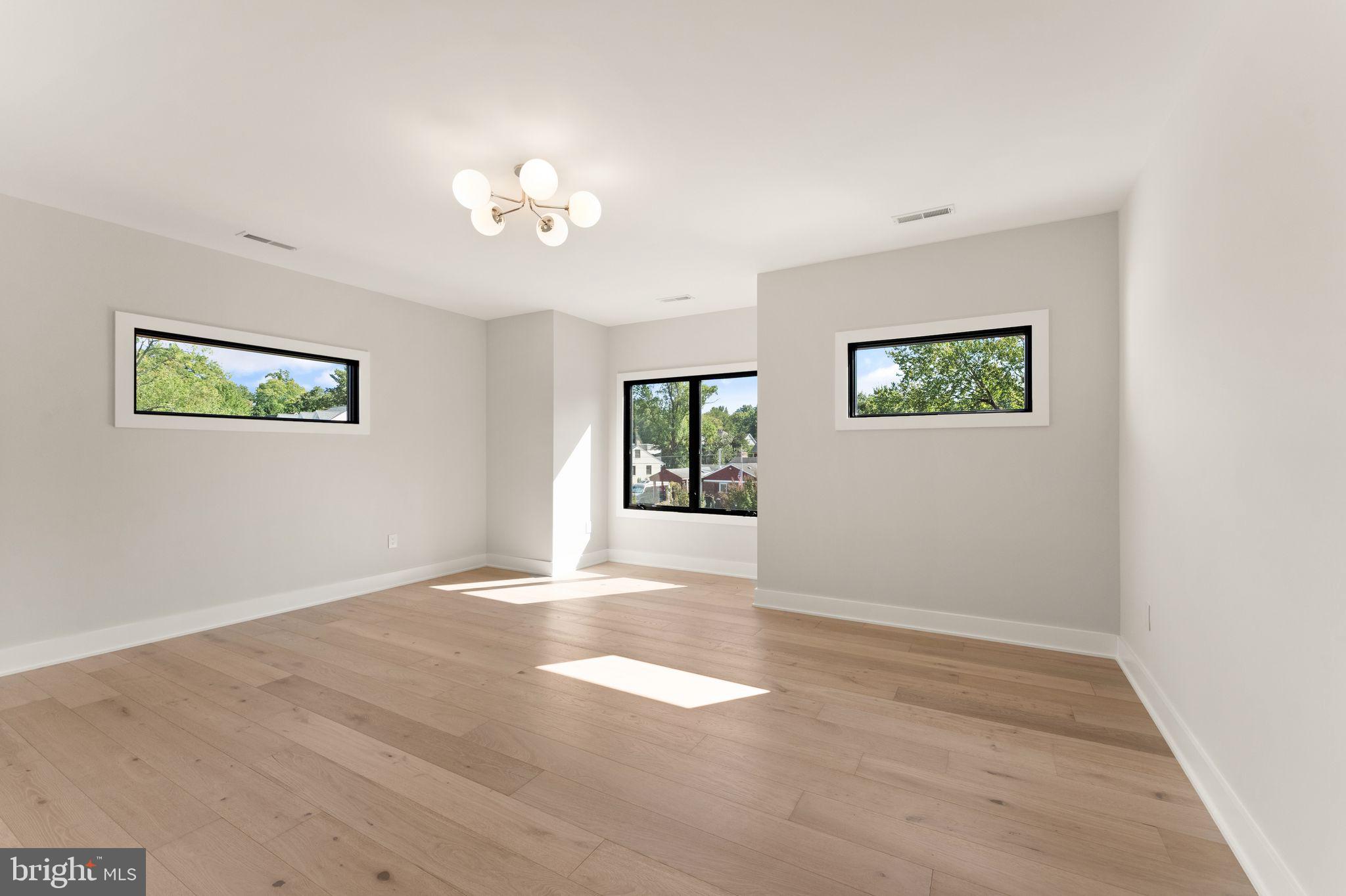 VIENNA WOODS - Residential