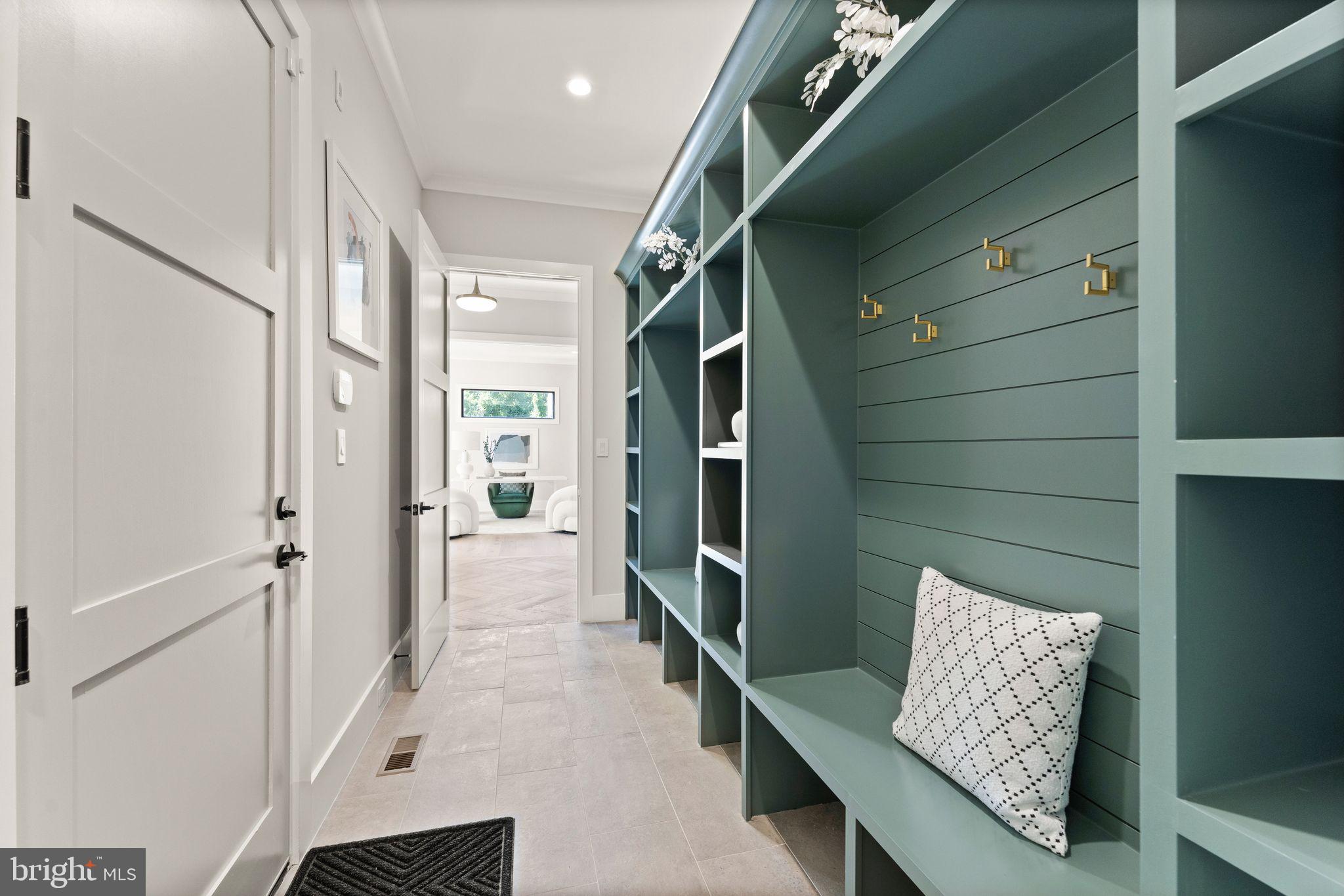 VIENNA WOODS - Residential