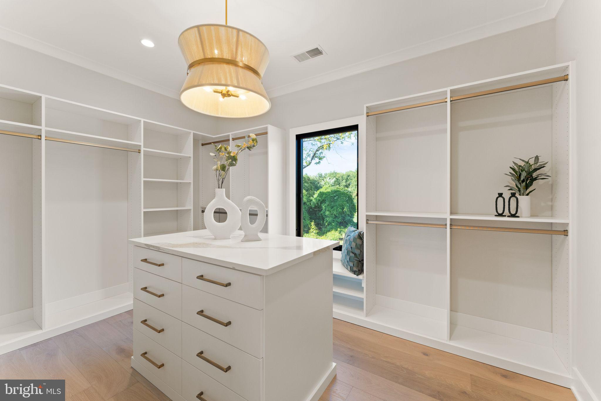 VIENNA WOODS - Residential