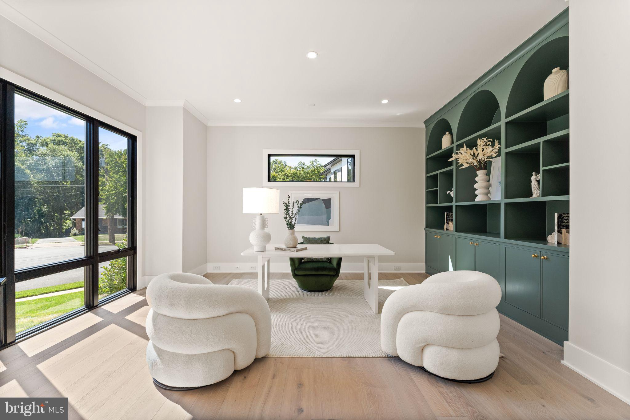 VIENNA WOODS - Residential