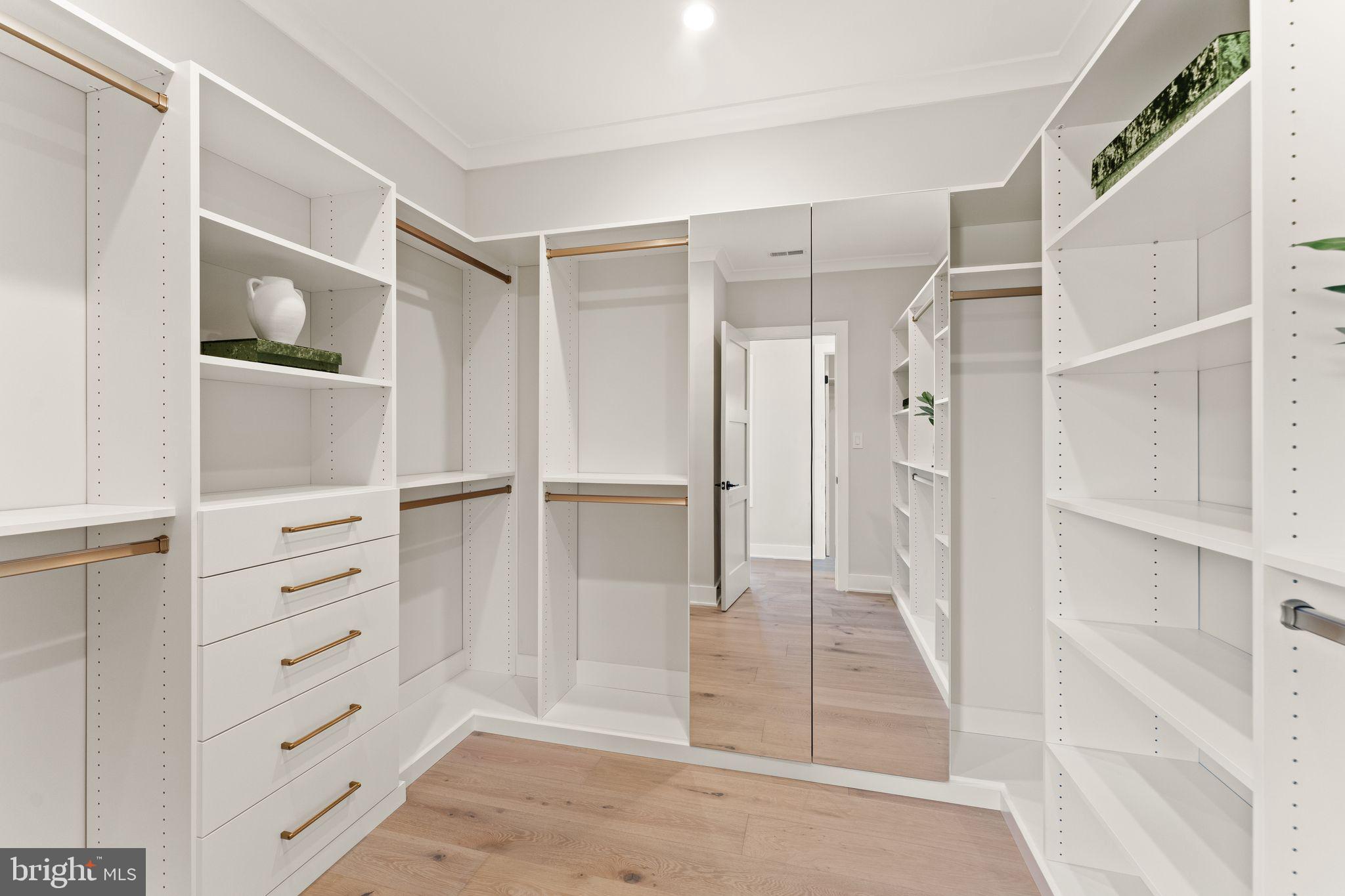 VIENNA WOODS - Residential