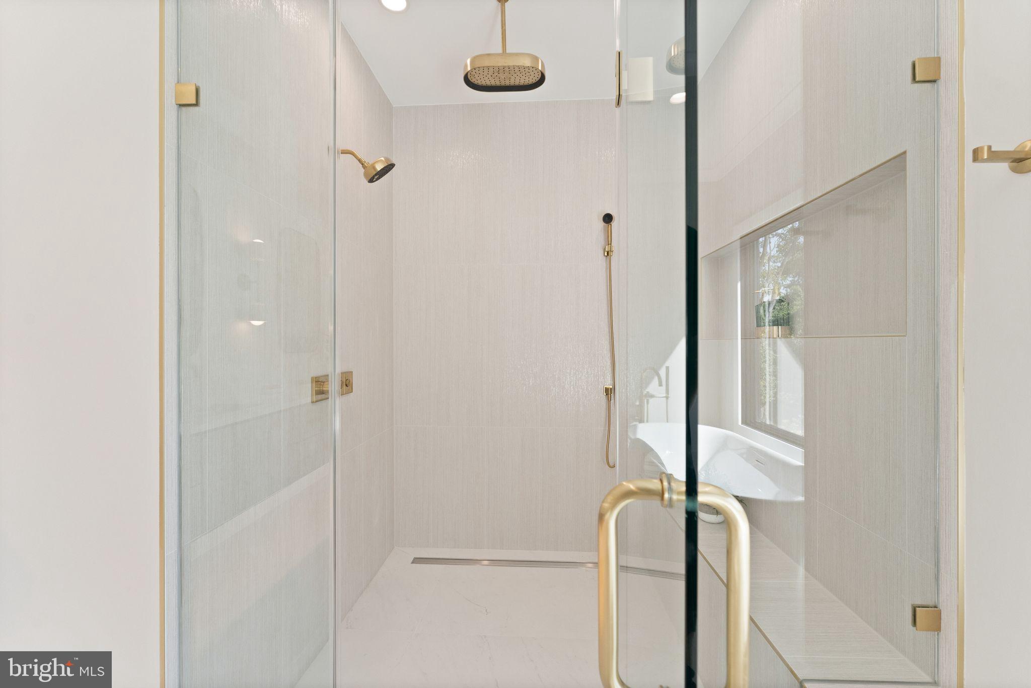 VIENNA WOODS - Residential