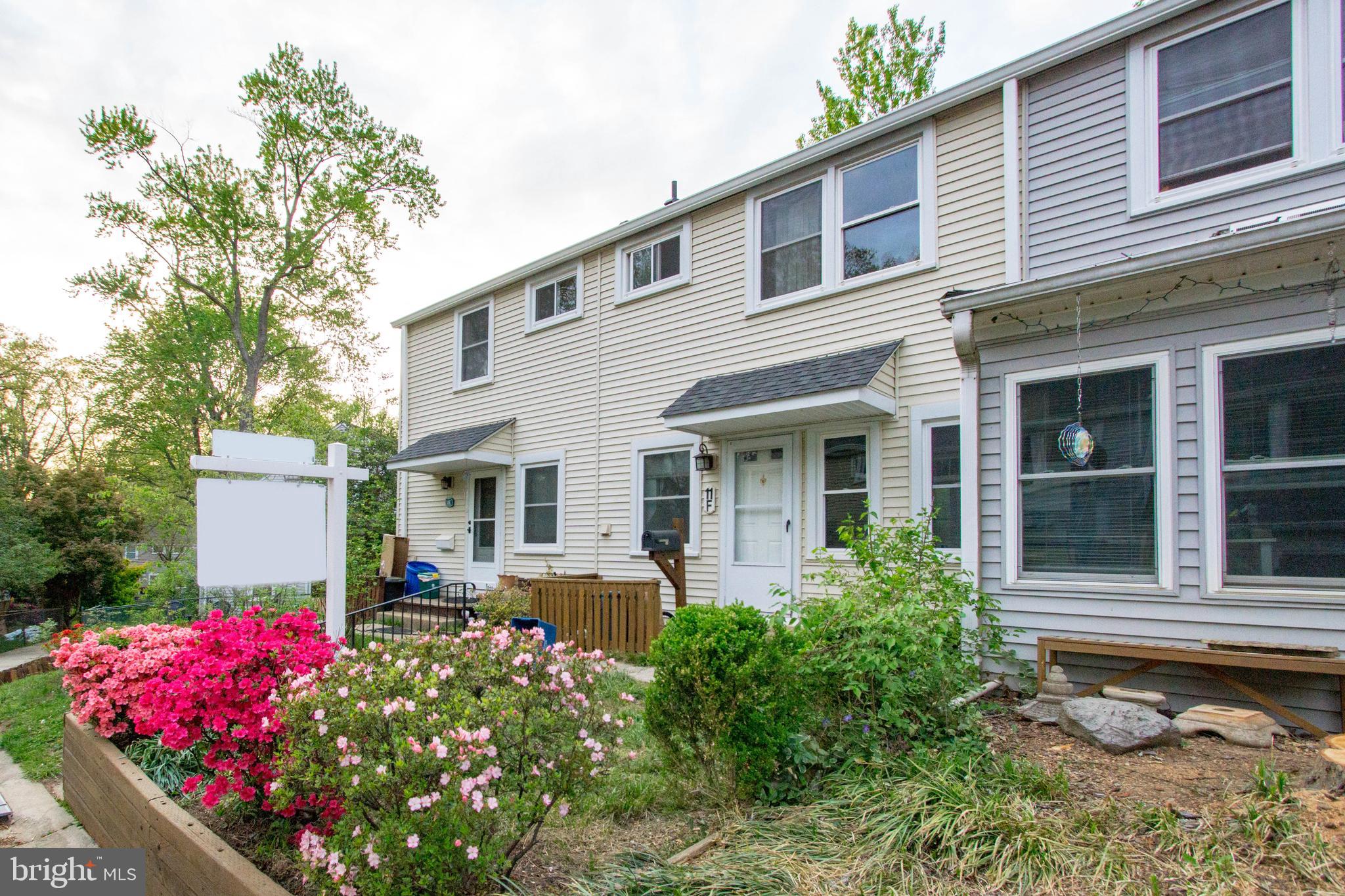 Cute 2 bedroom interior frame unit- fenced in backyard, with a shed for storage. Inside, the beautiful original hardwood floors go throughout both levels, the home has been freshly painted throughout!
The windows let in good sunlight, and the end of the row leads to mature trees and nature.
This home is just a short walk to all the amenities located in the Greenbelt center, and surrounding areas, including Greenbelt lake.
This is a cooperative, and it is subject to the rules and regulations of Greenbelt homes Inc.