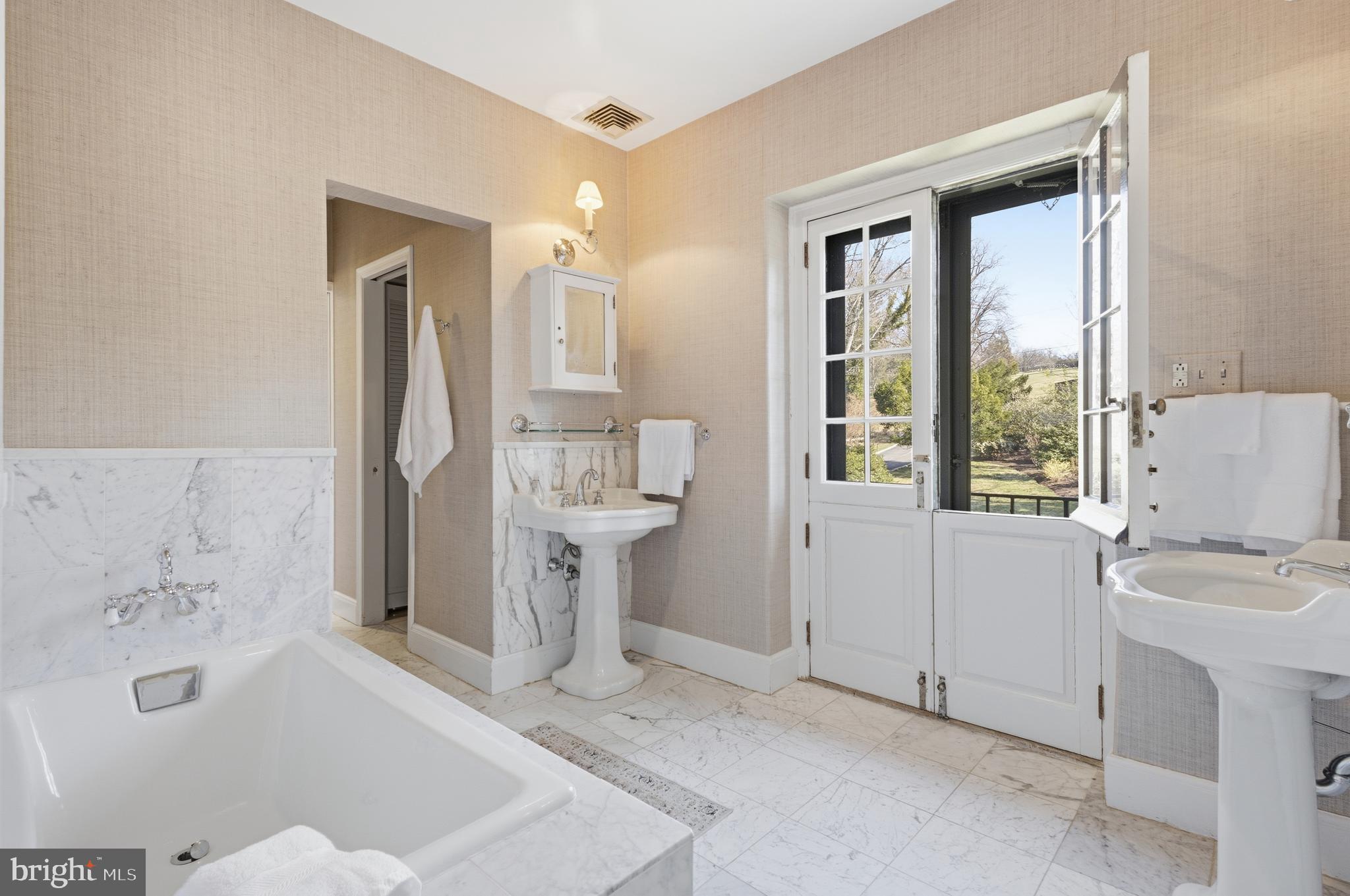 CHESTNUT HILL - Residential