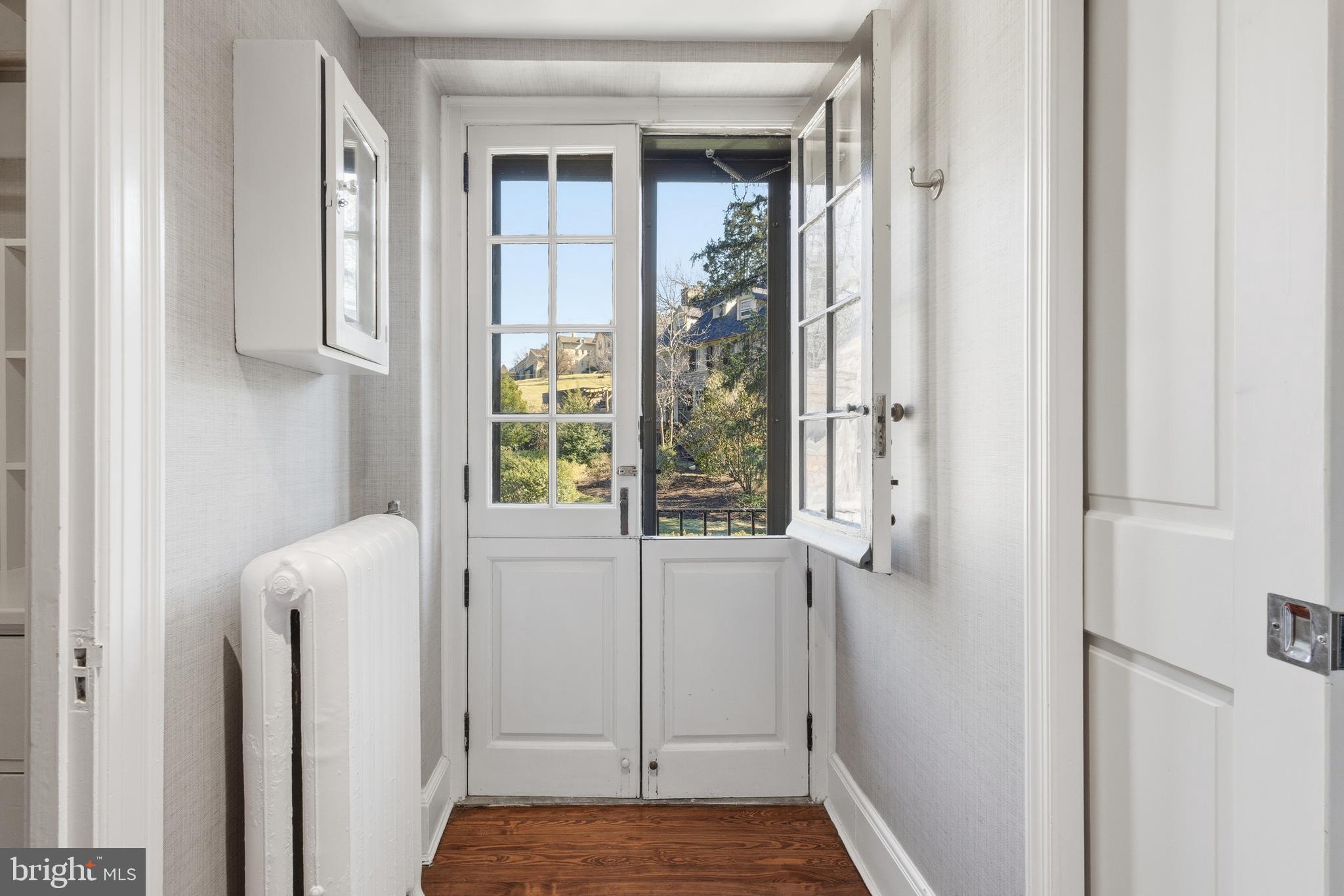 CHESTNUT HILL - Residential