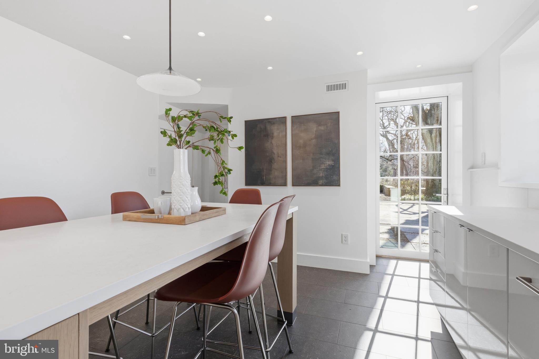 CHESTNUT HILL - Residential