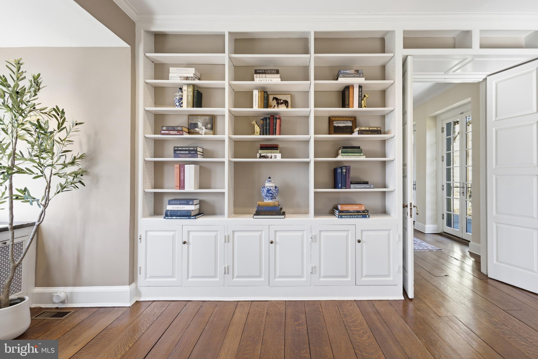 CHESTNUT HILL - Residential