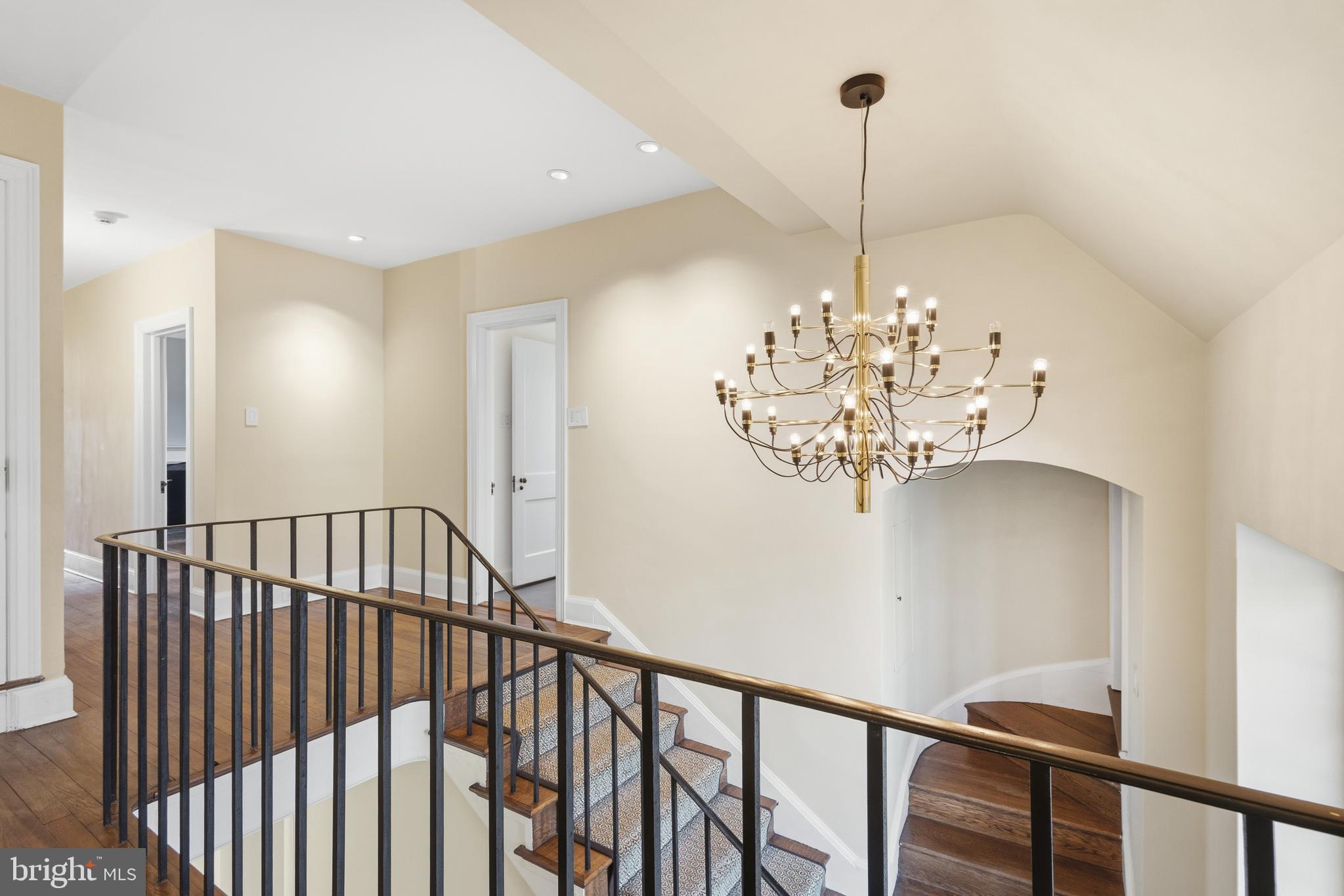 CHESTNUT HILL - Residential