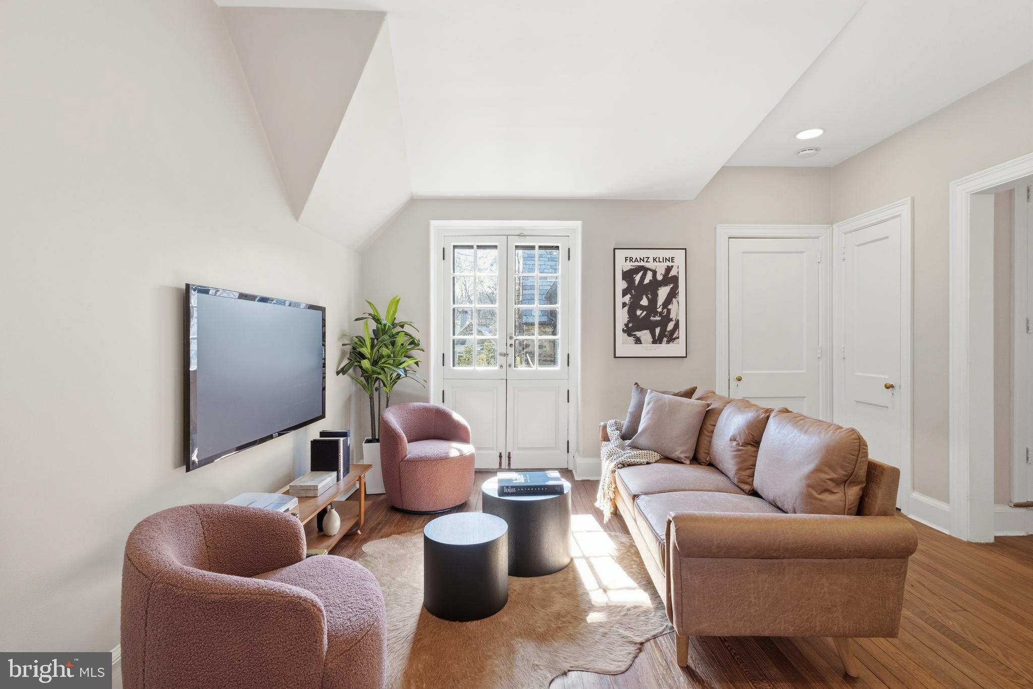 CHESTNUT HILL - Residential