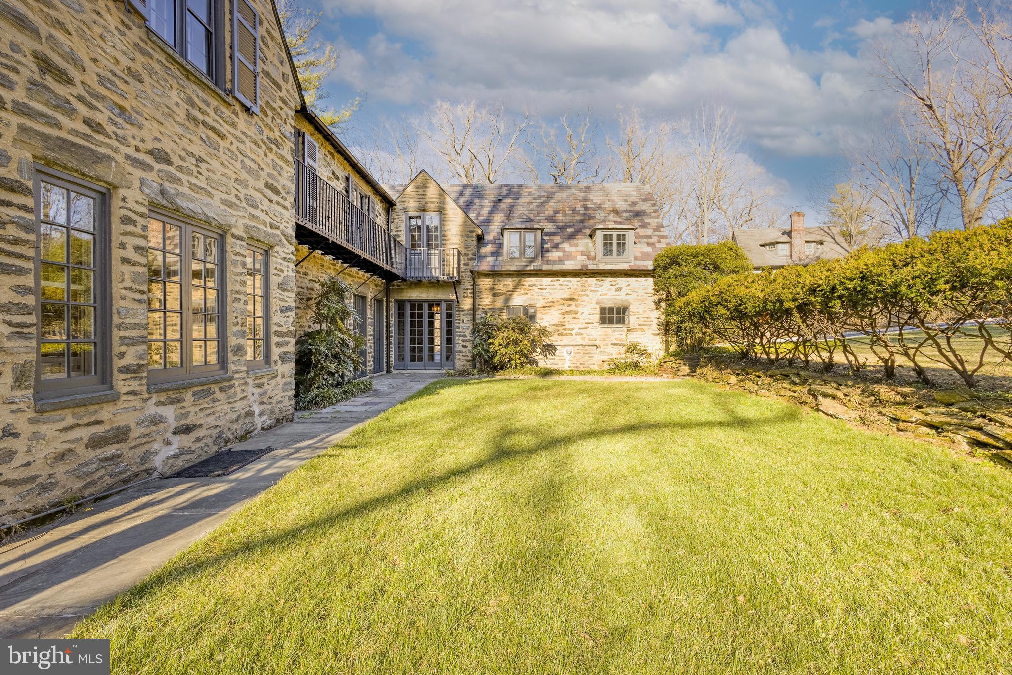 CHESTNUT HILL - Residential